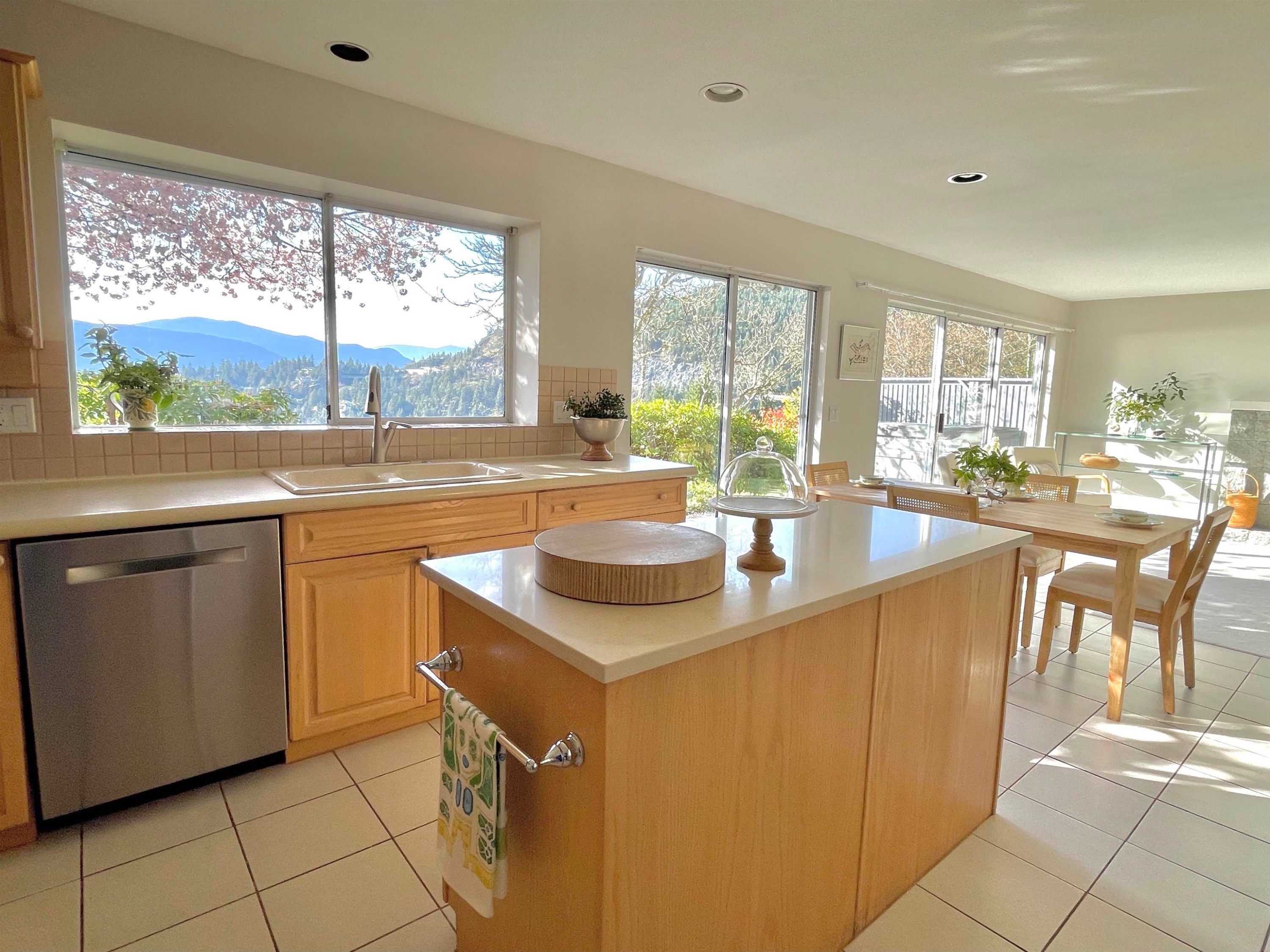 5436 Westhaven Place, West Vancouver, BC