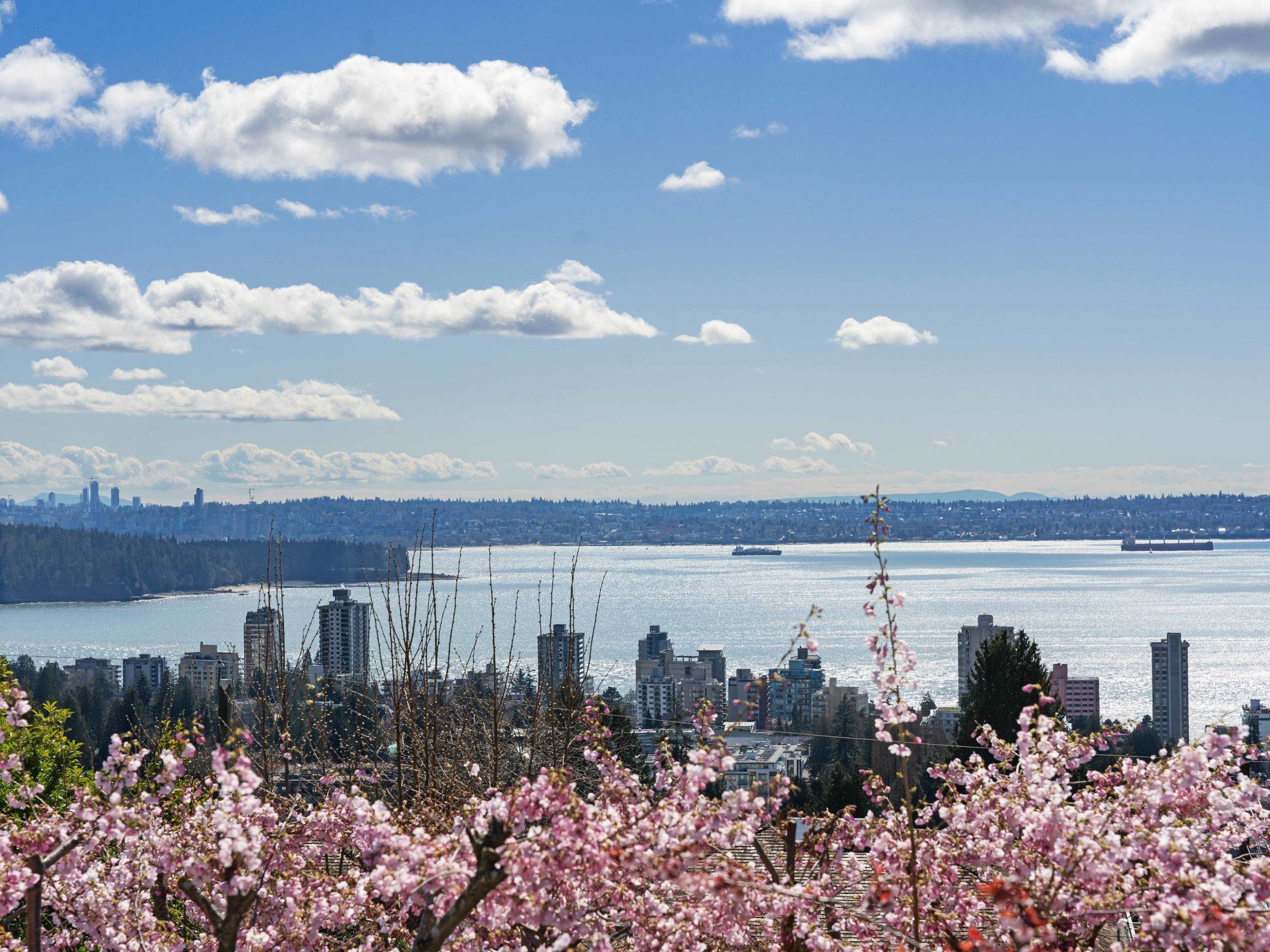 2220 Queens Avenue, West Vancouver, BC