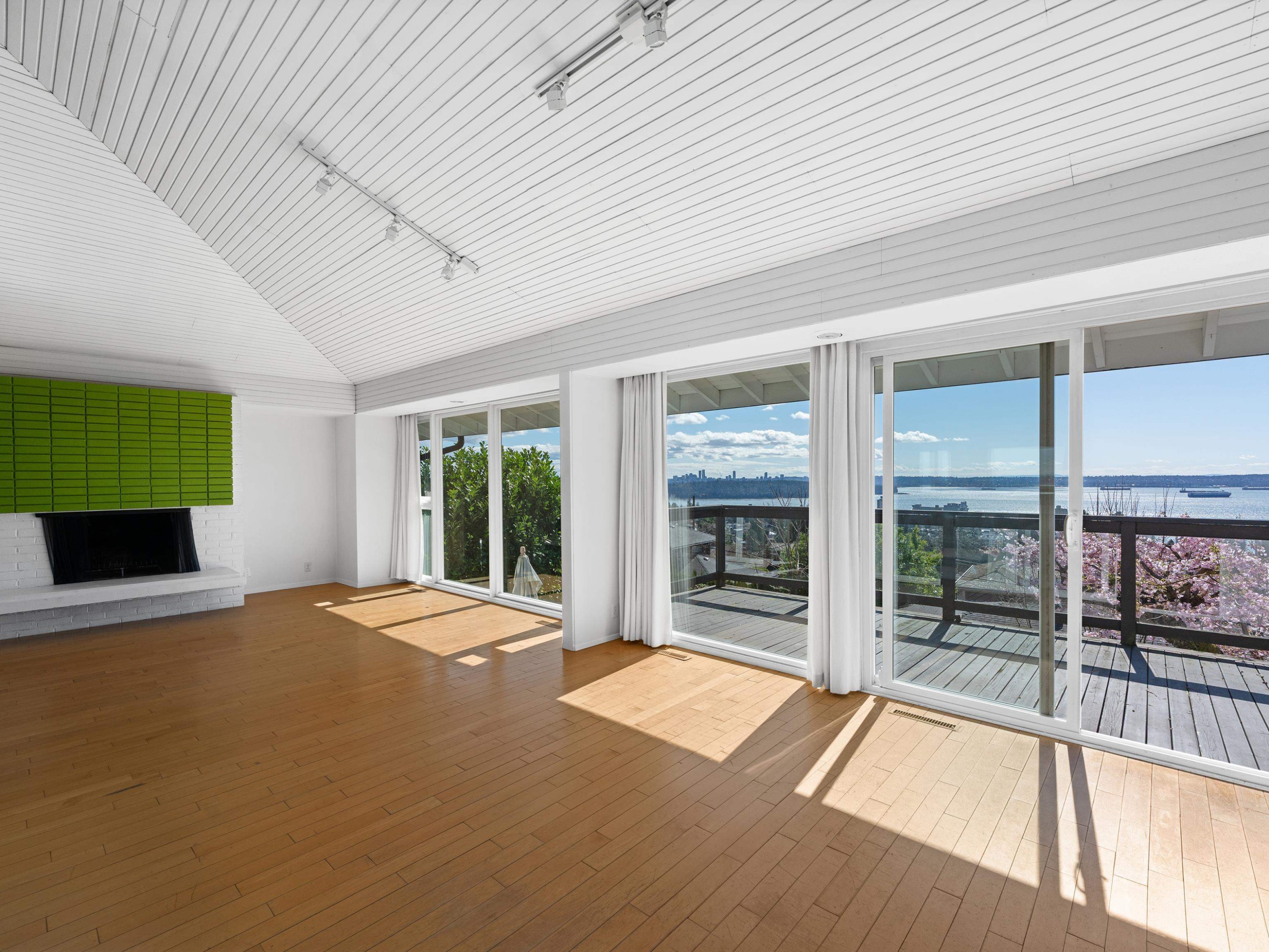 2220 Queens Avenue, West Vancouver, BC