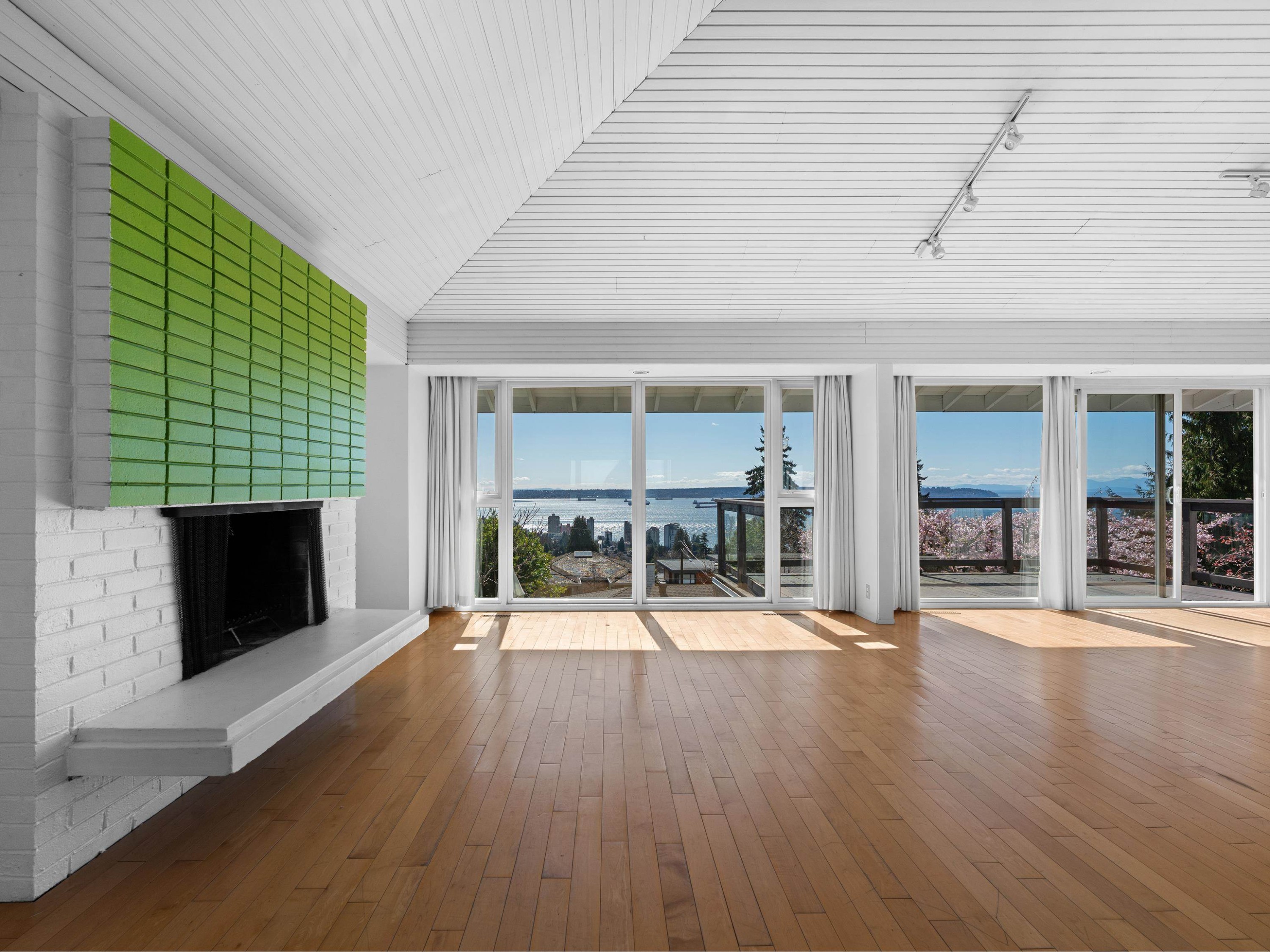 2220 Queens Avenue, West Vancouver, BC