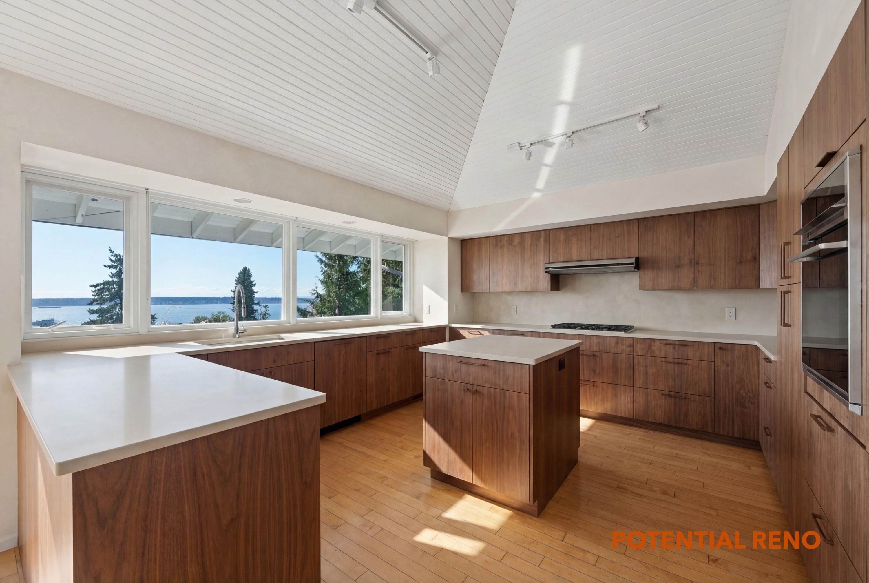 2220 Queens Avenue, West Vancouver, BC