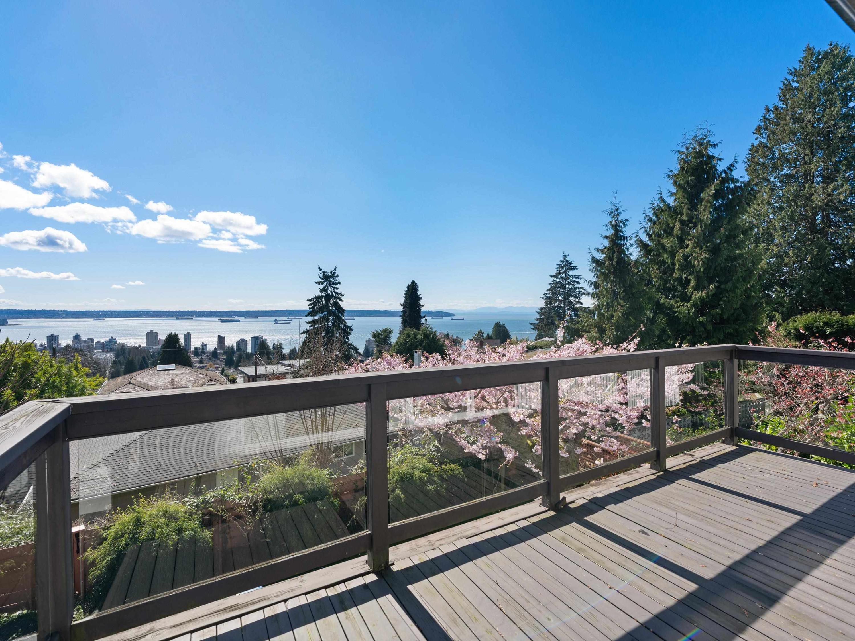 2220 Queens Avenue, West Vancouver, BC