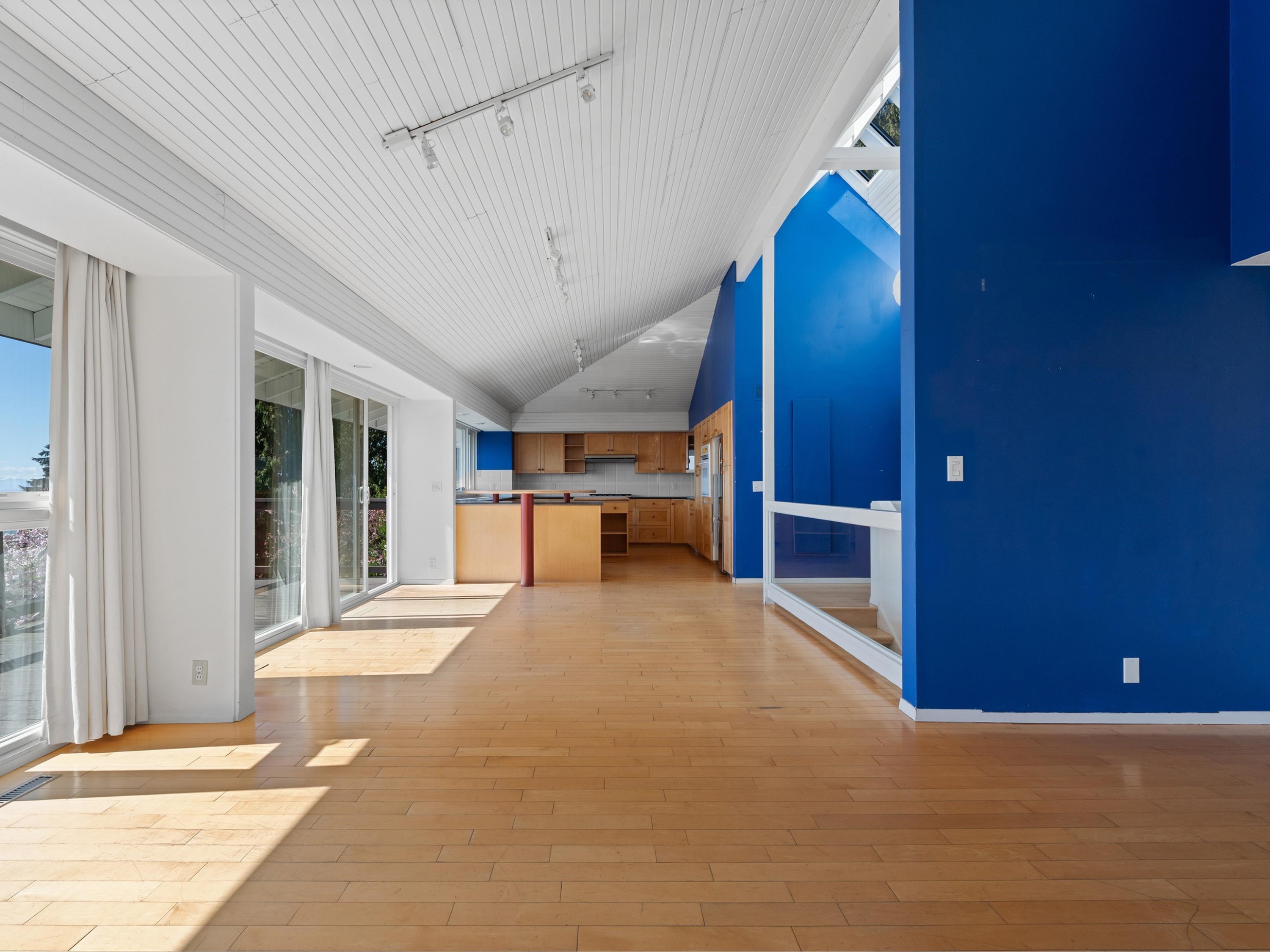 2220 Queens Avenue, West Vancouver, BC