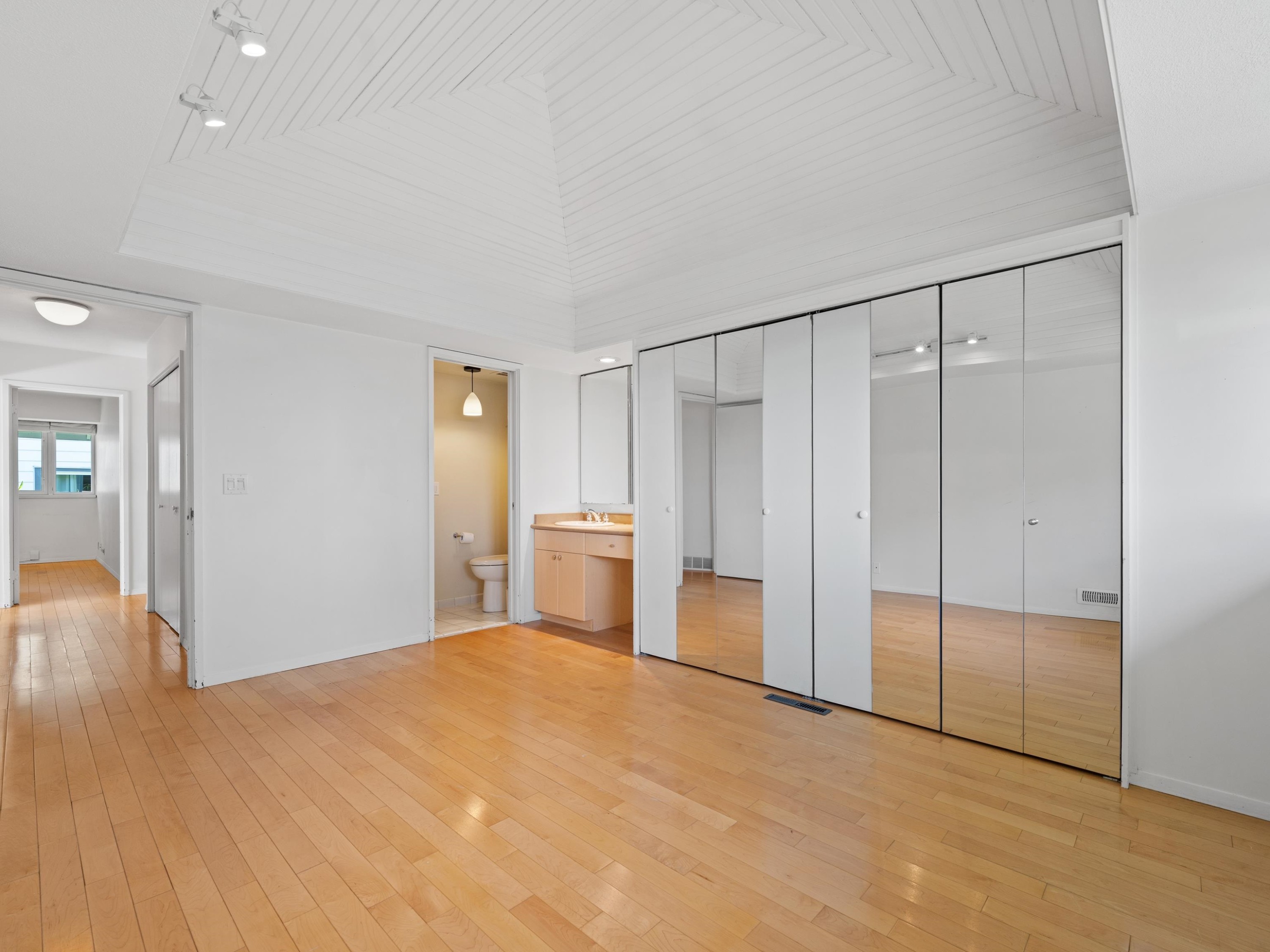 2220 Queens Avenue, West Vancouver, BC