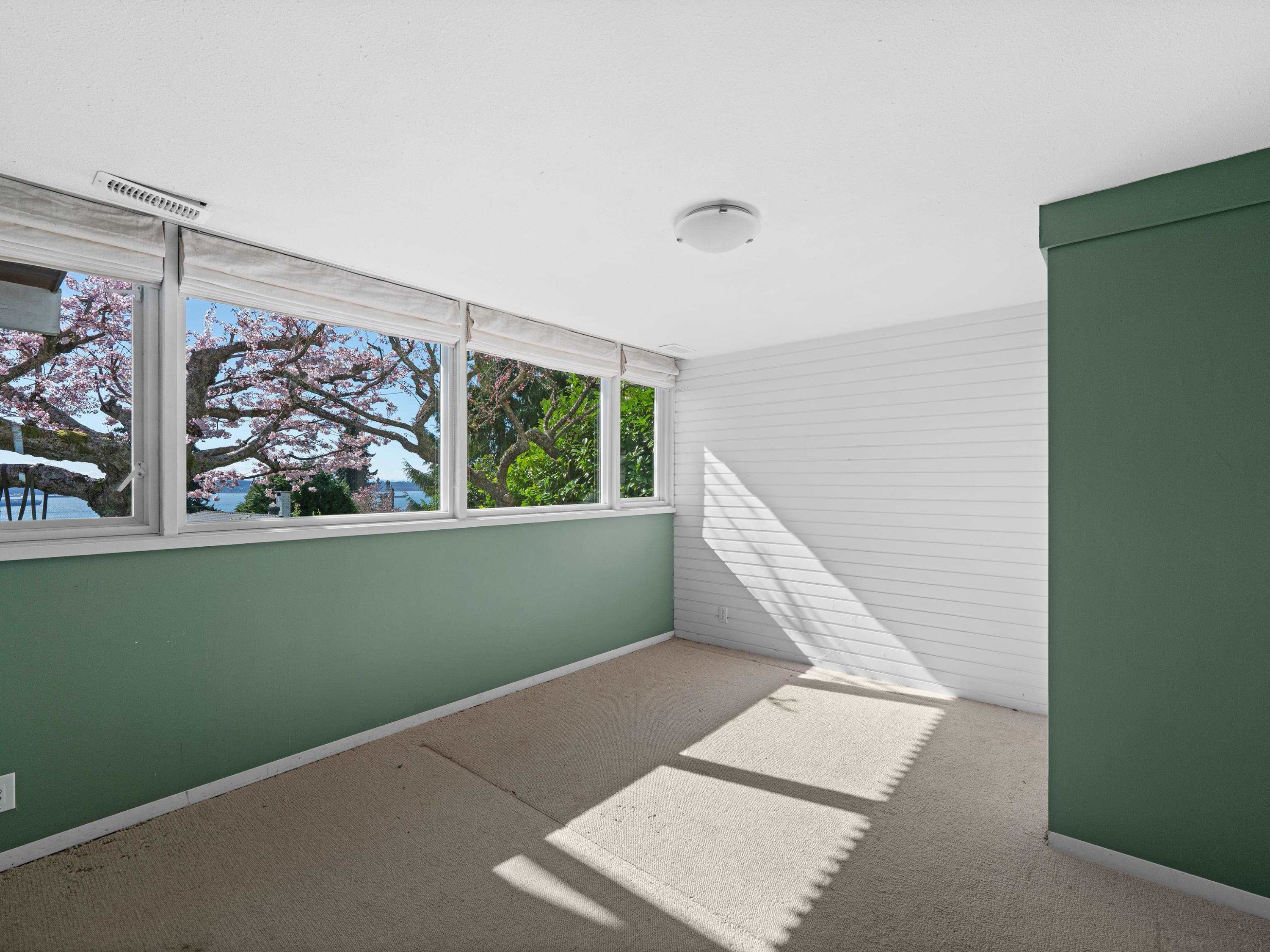 2220 Queens Avenue, West Vancouver, BC