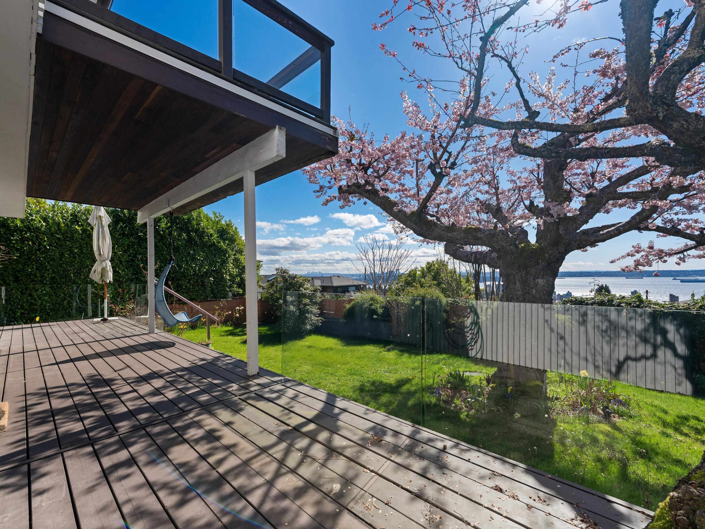 2220 Queens Avenue, West Vancouver, BC