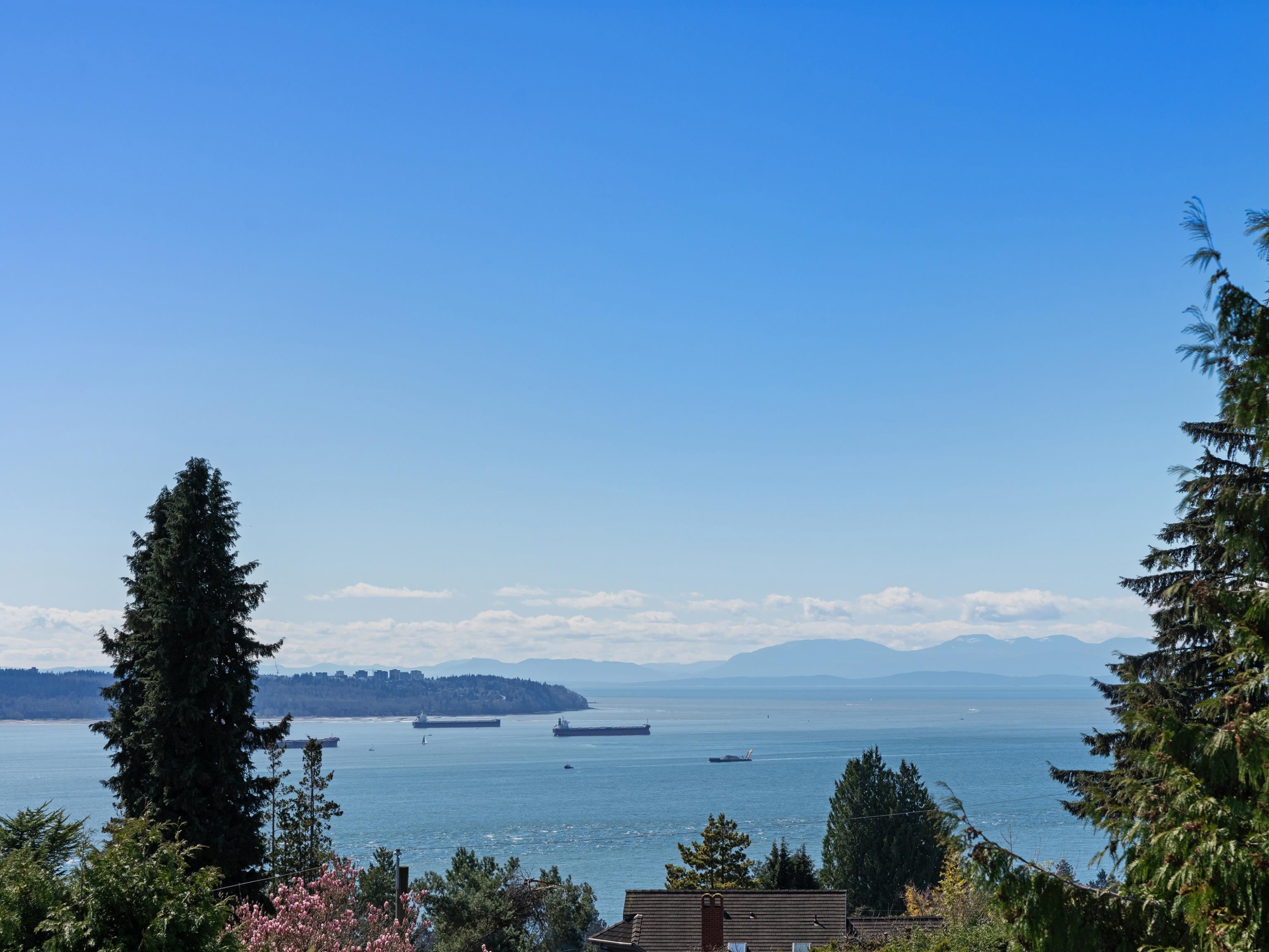 2220 Queens Avenue, West Vancouver, BC