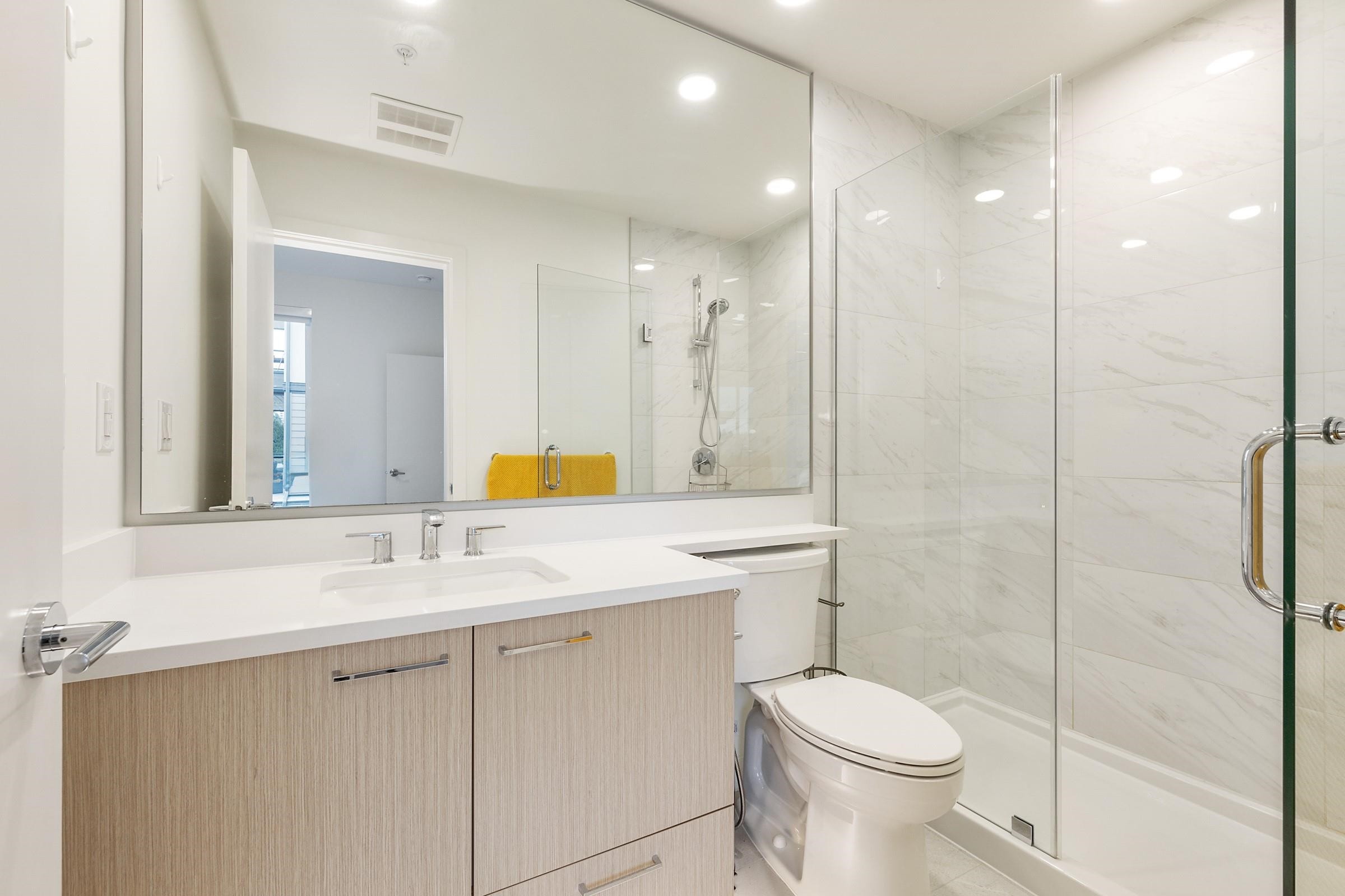 522-7588 16Th Street, Burnaby, BC