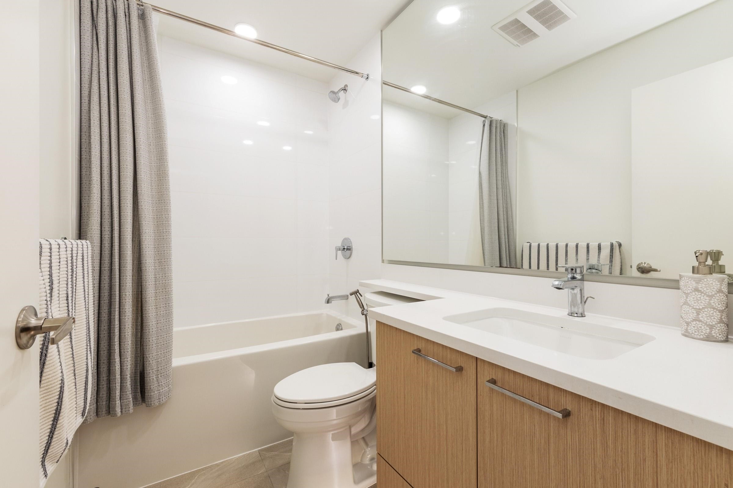 522-7588 16Th Street, Burnaby, BC