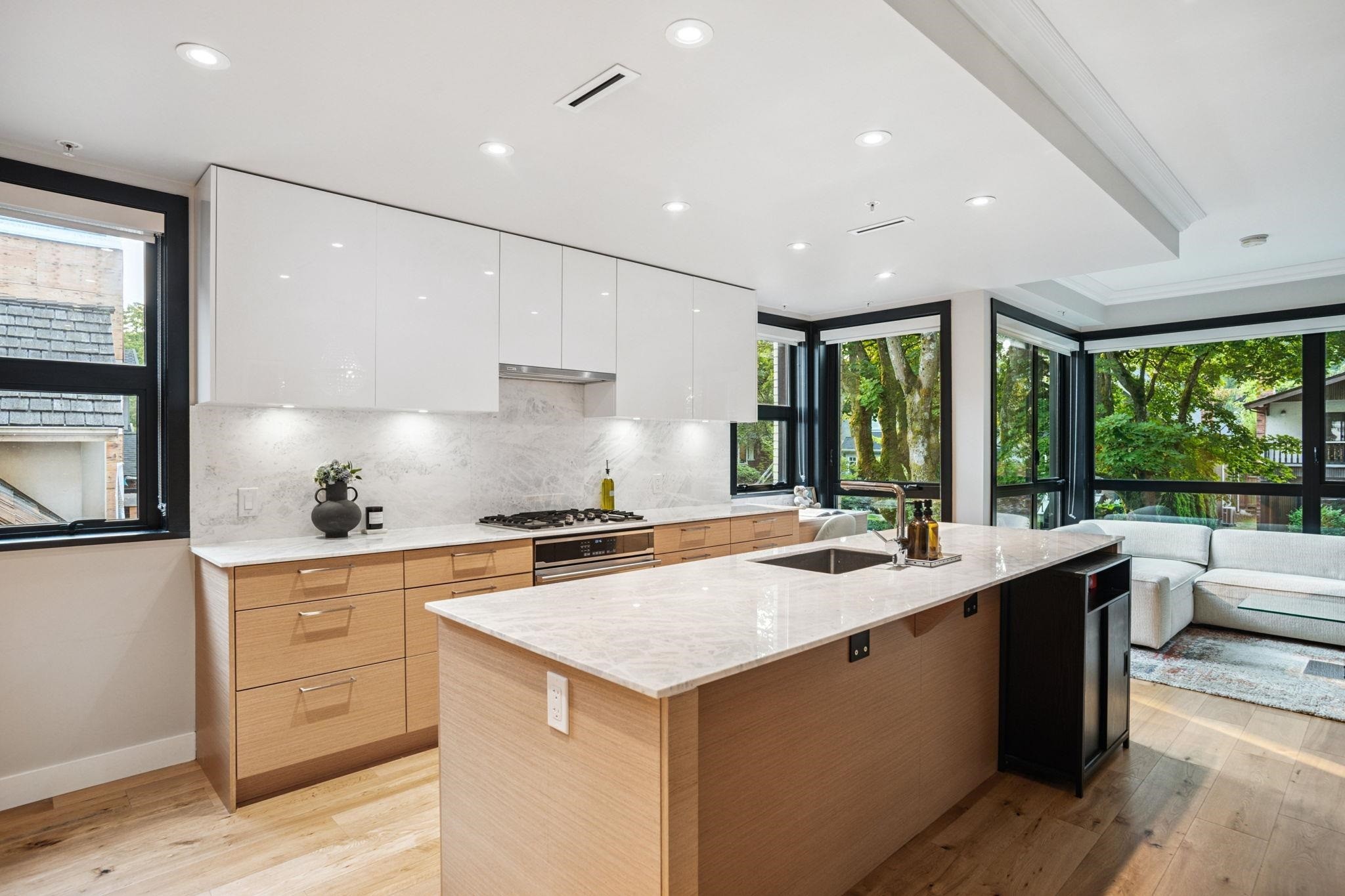 201-3669 11Th Avenue W, Vancouver, BC