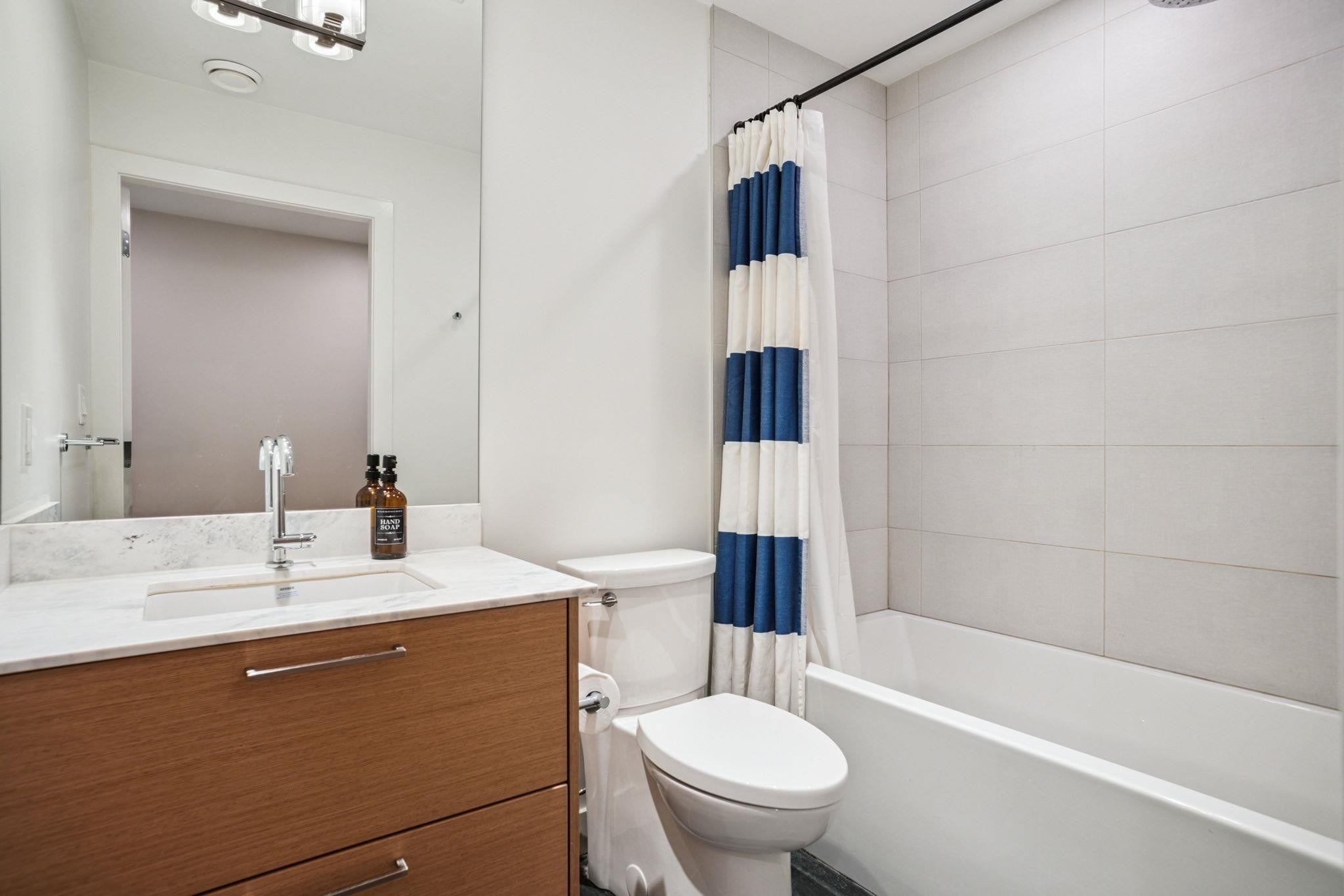 201-3669 11Th Avenue W, Vancouver, BC