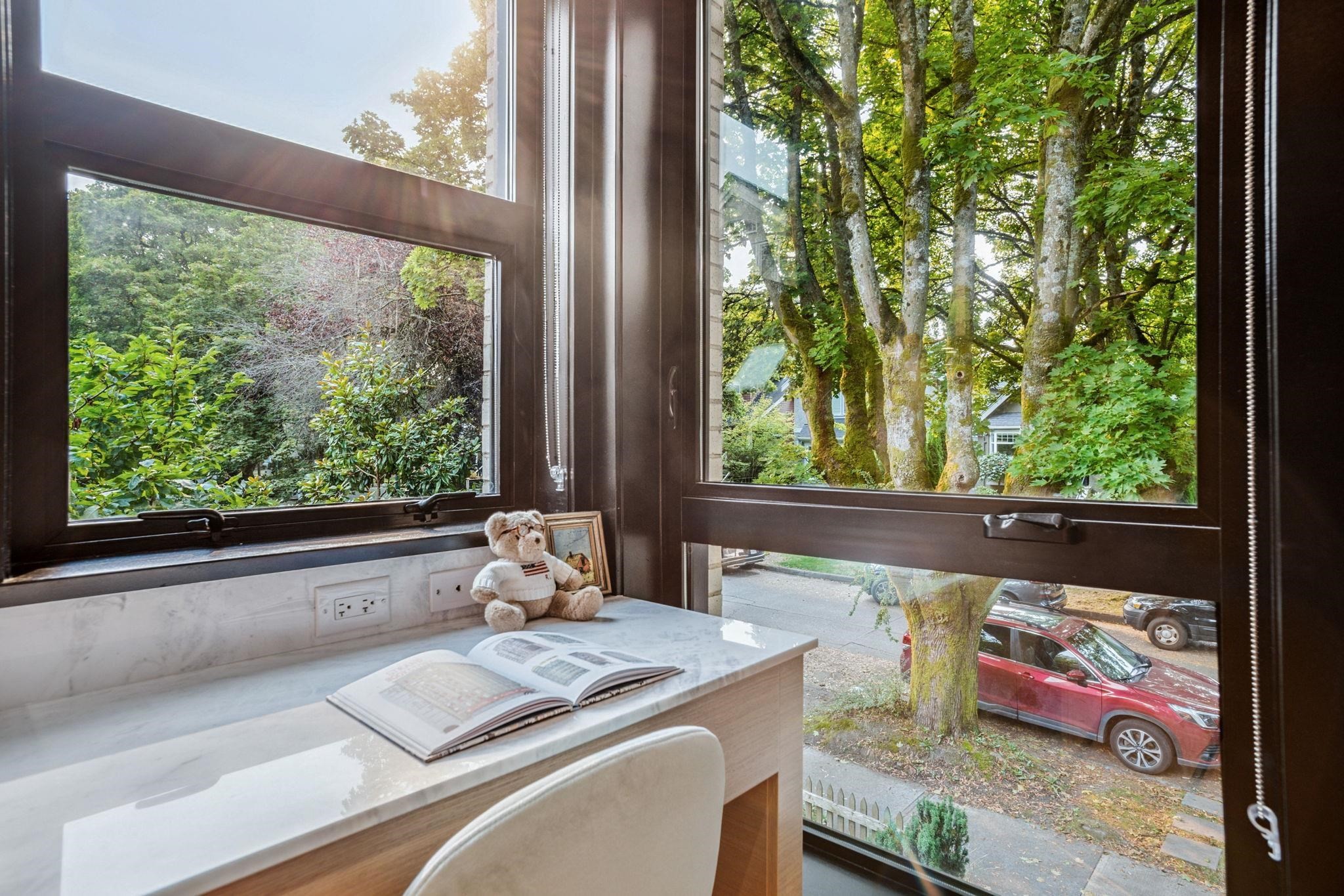 201-3669 11Th Avenue W, Vancouver, BC