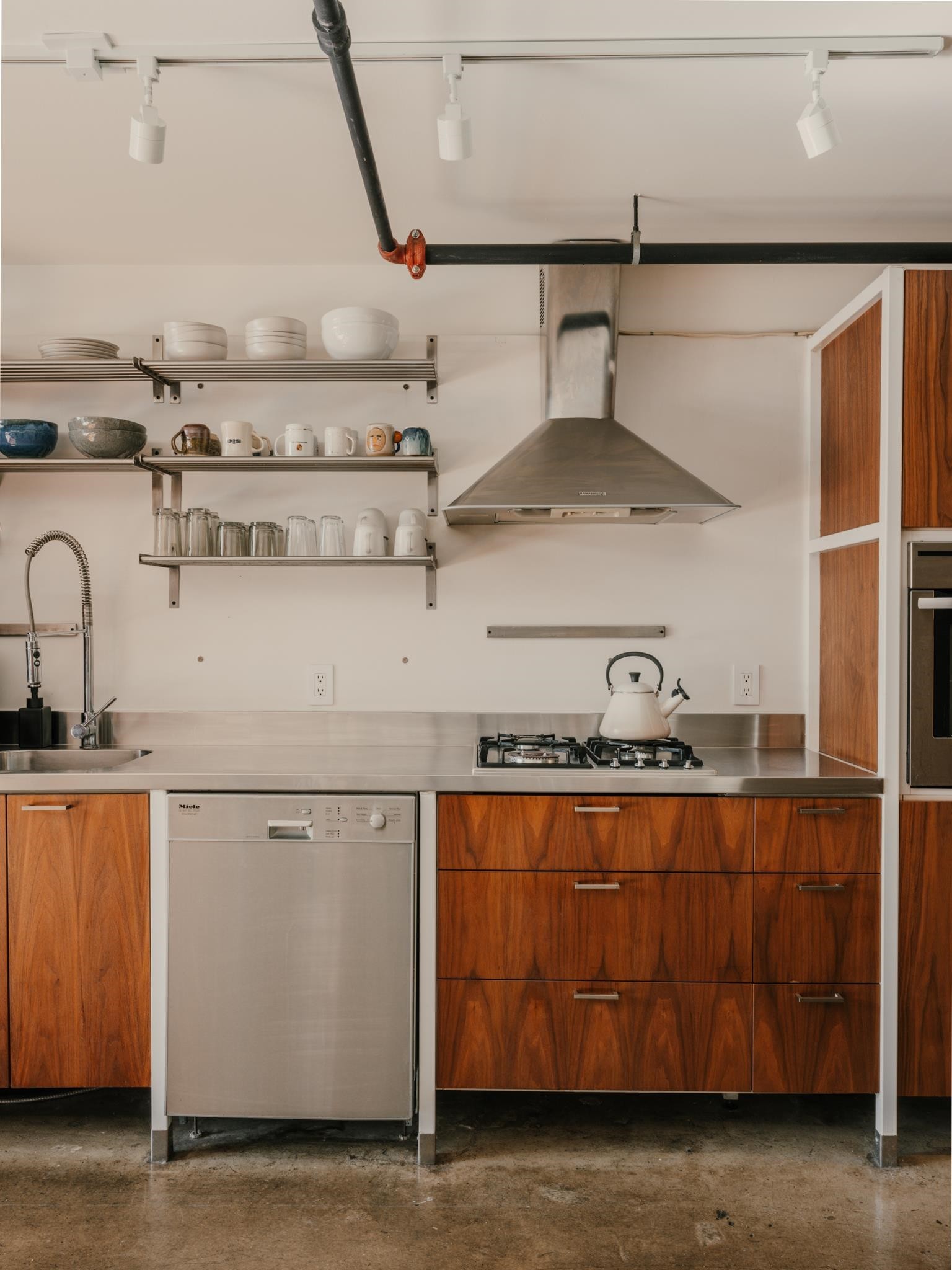 87 Cordova Street E, Vancouver, BC