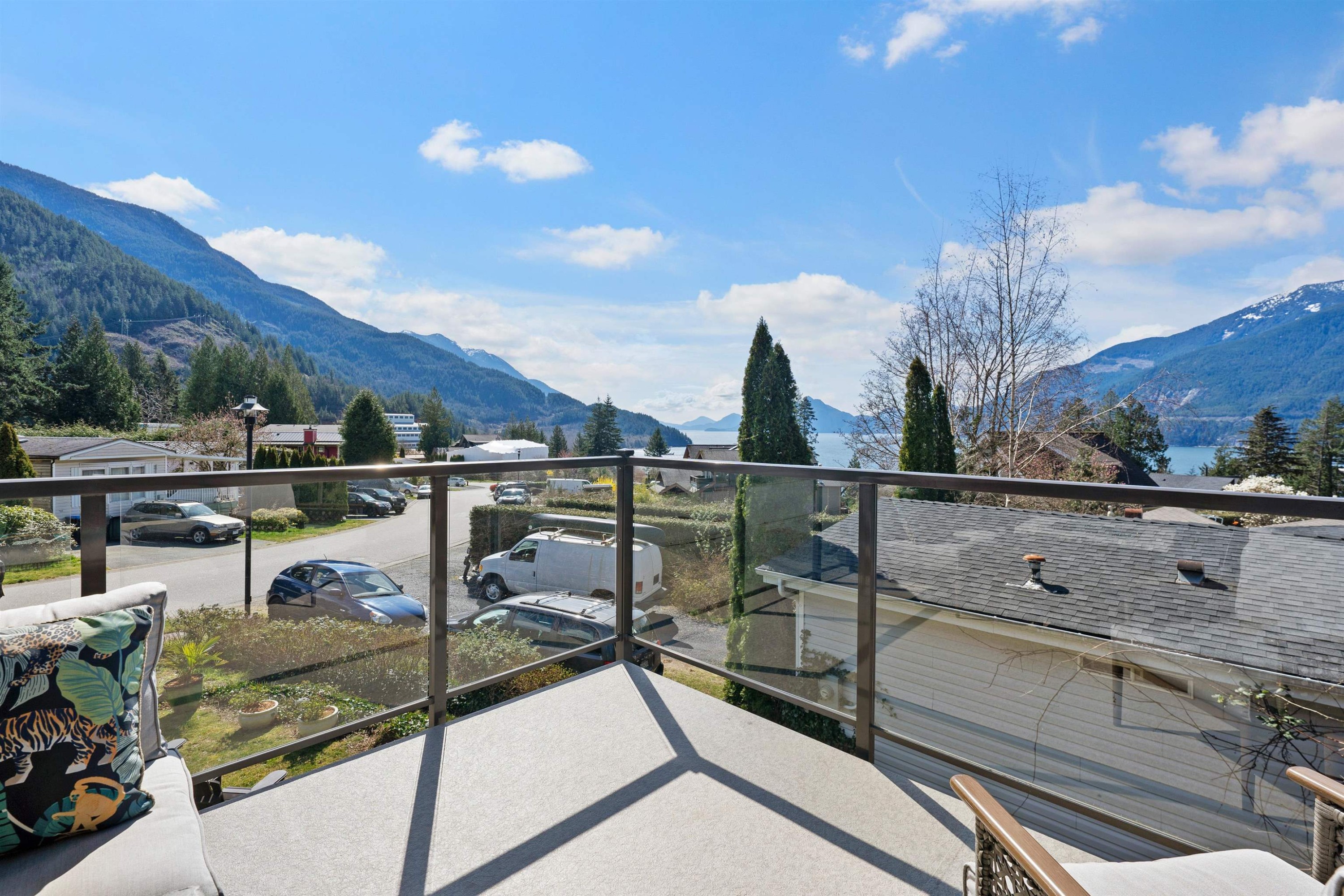 746 Upper Crescent, Squamish, BC