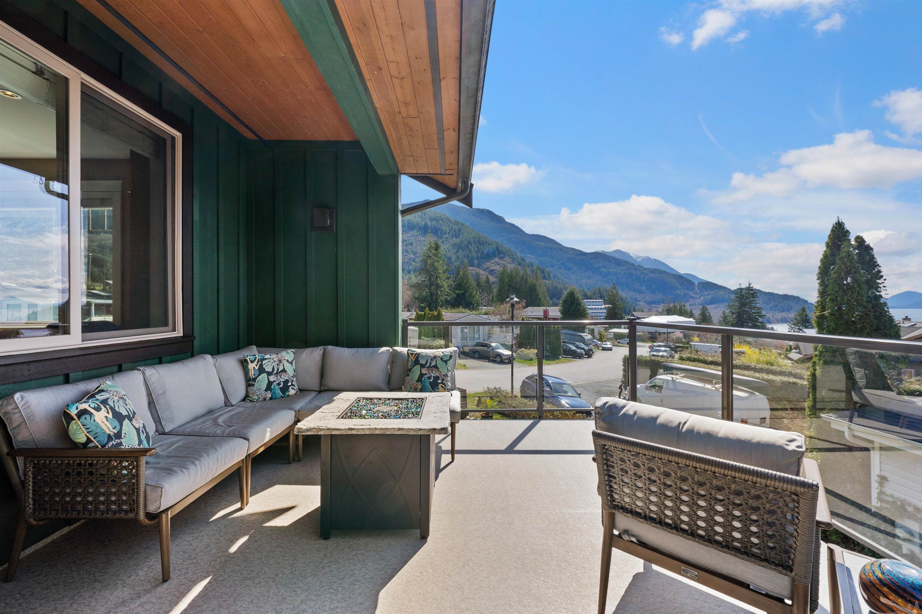 746 Upper Crescent, Squamish, BC