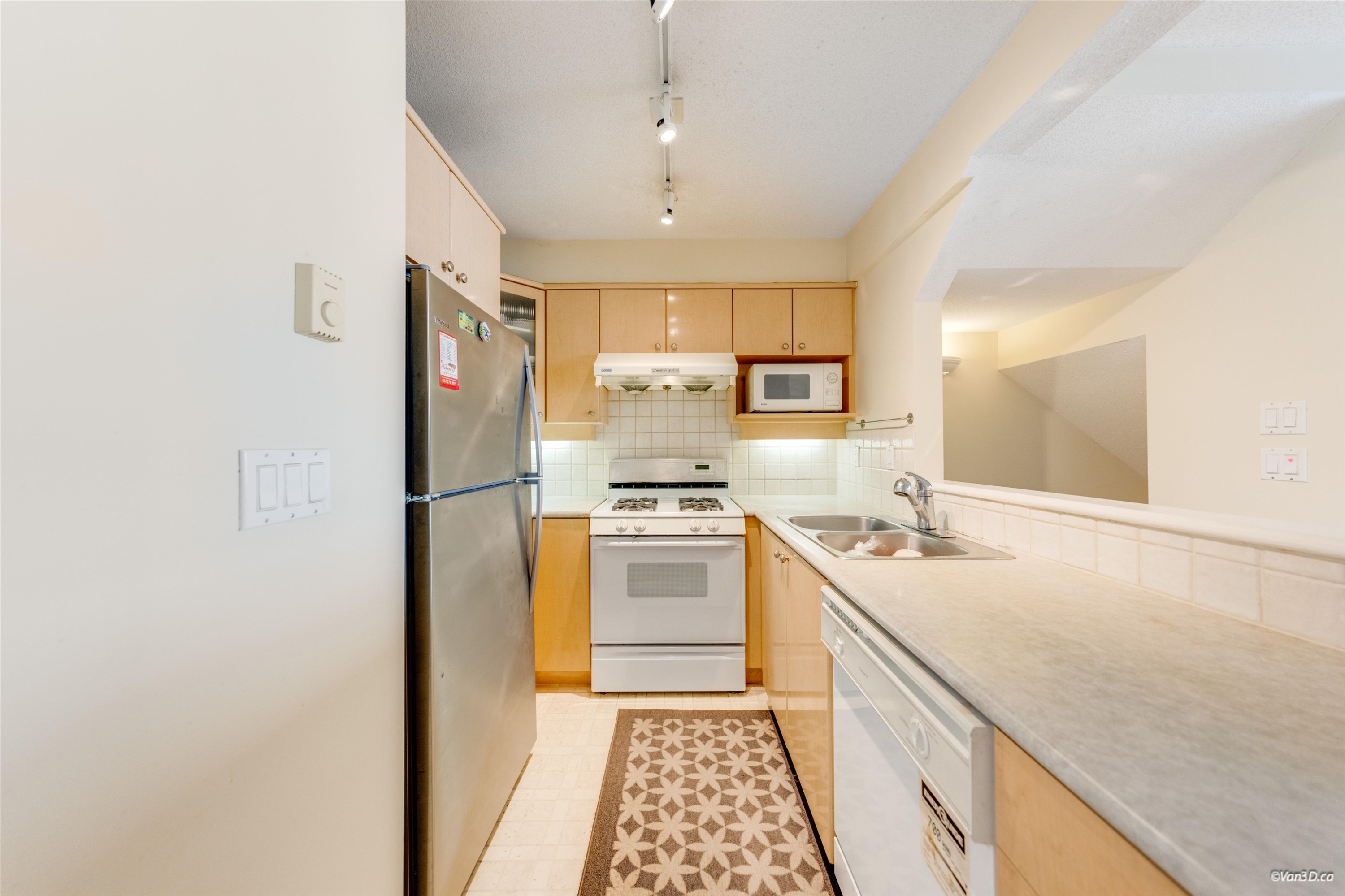 20-7111 Lynnwood Drive, Richmond, BC