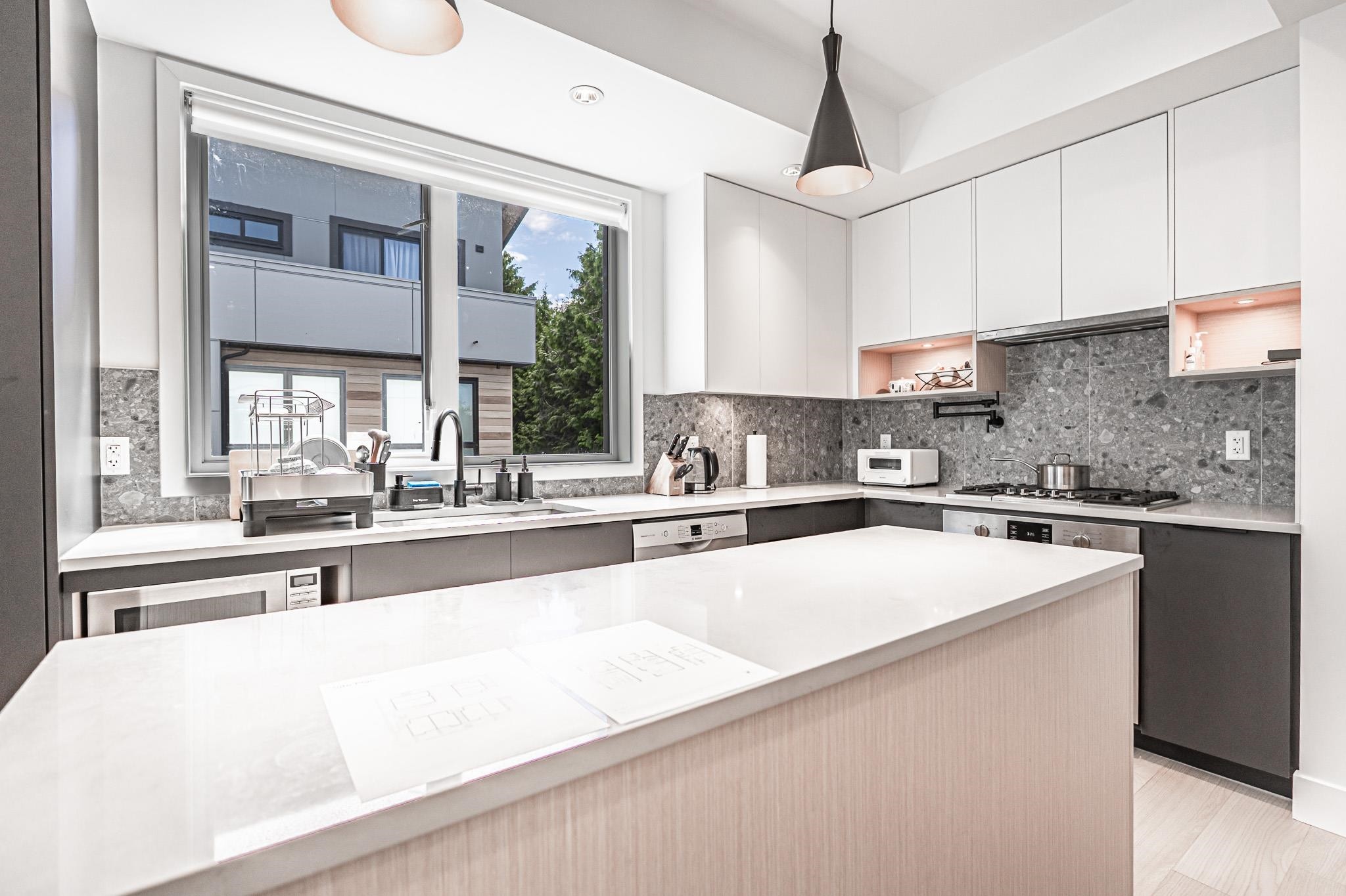 4-9099 No. 2 Road, Richmond, BC