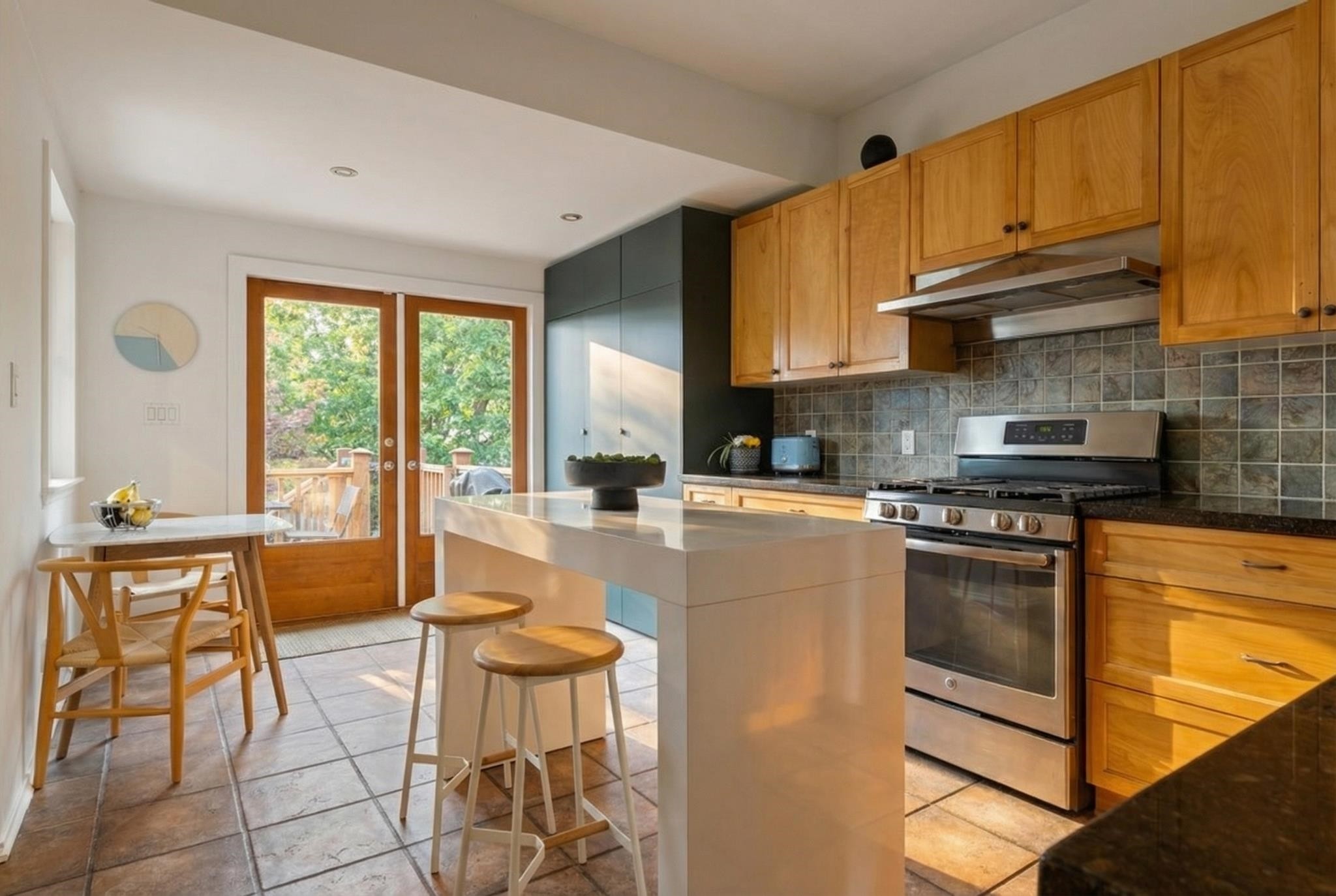 261 4Th Street E, North Vancouver, BC