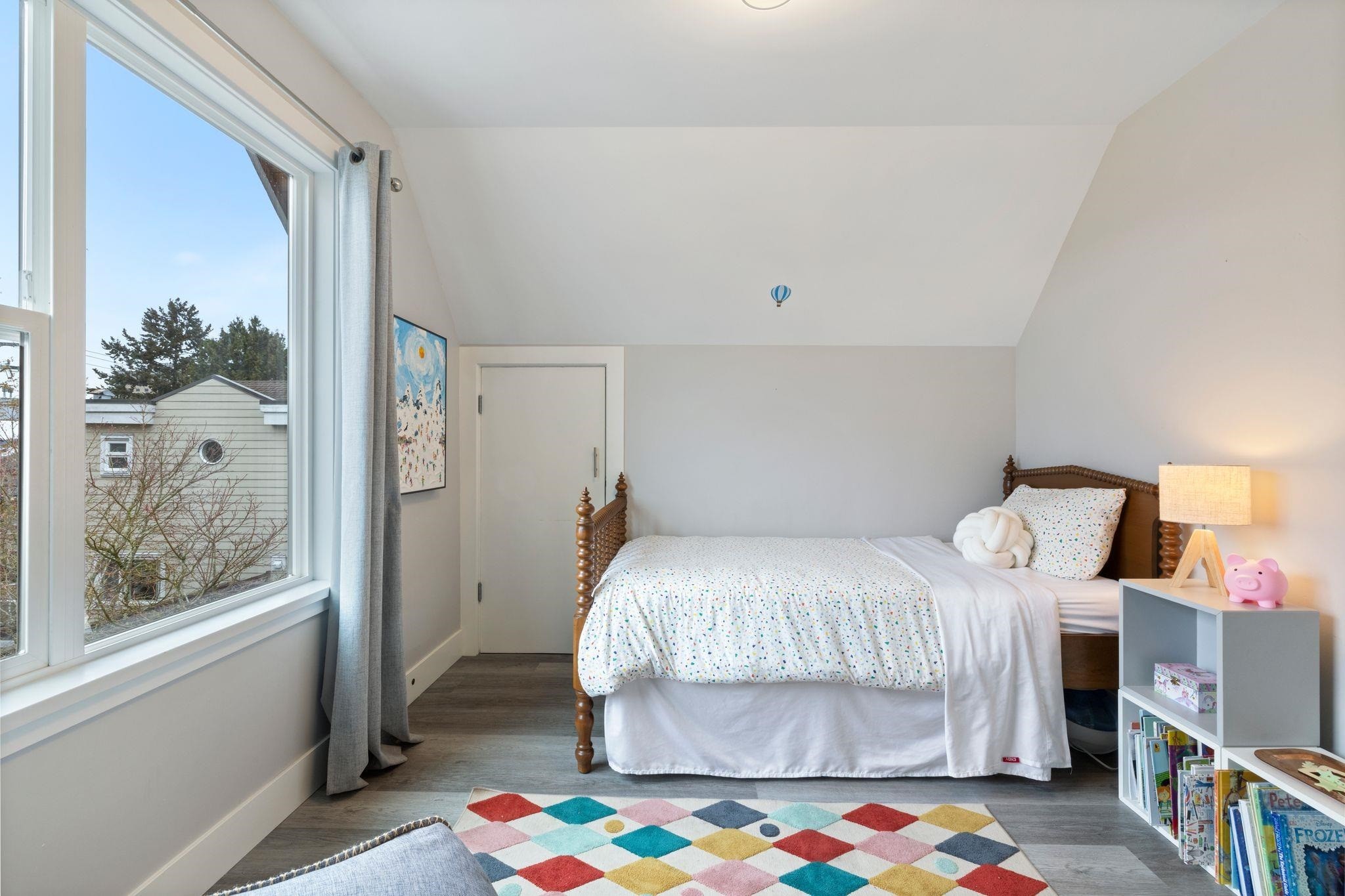 261 4Th Street E, North Vancouver, BC