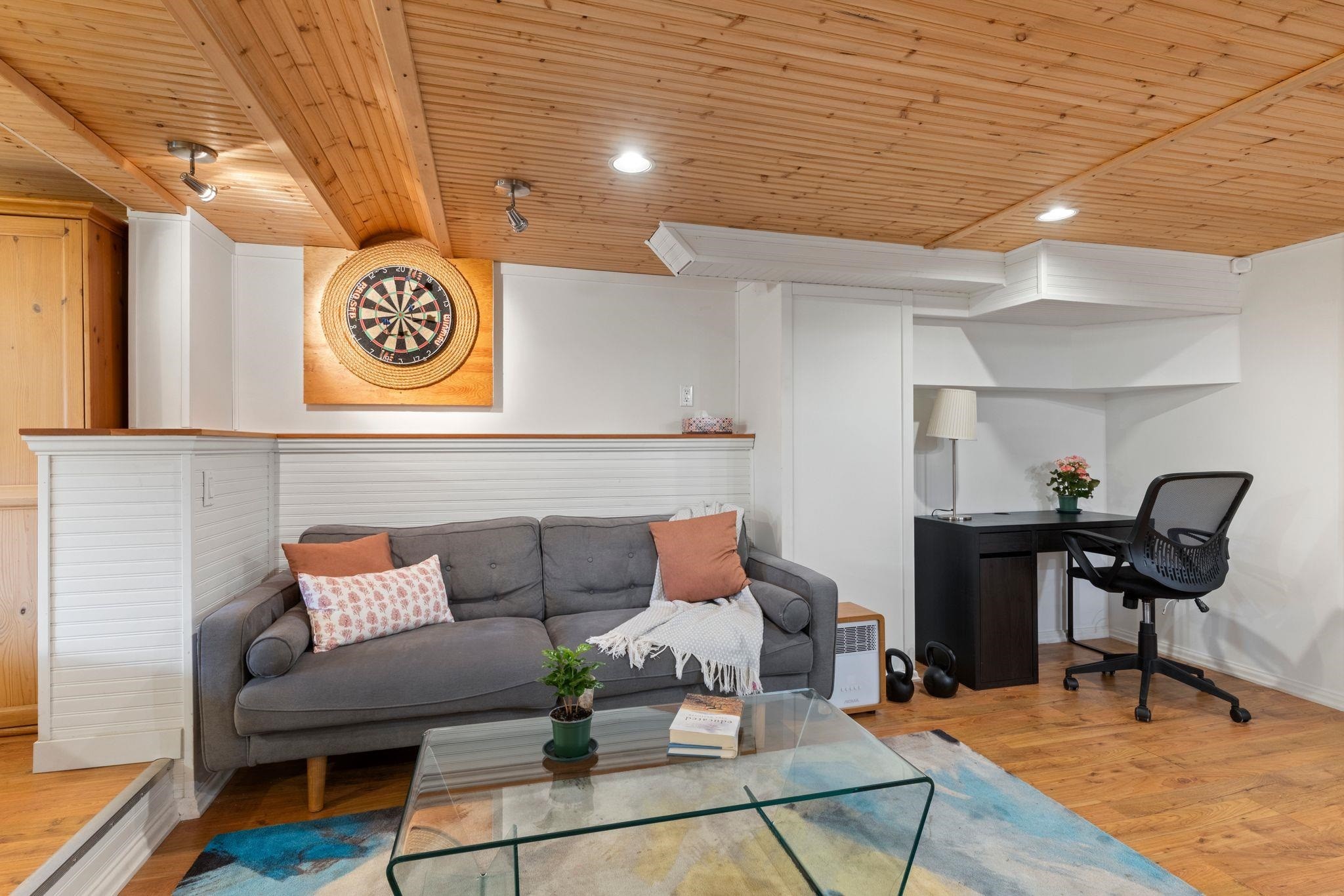 261 4Th Street E, North Vancouver, BC