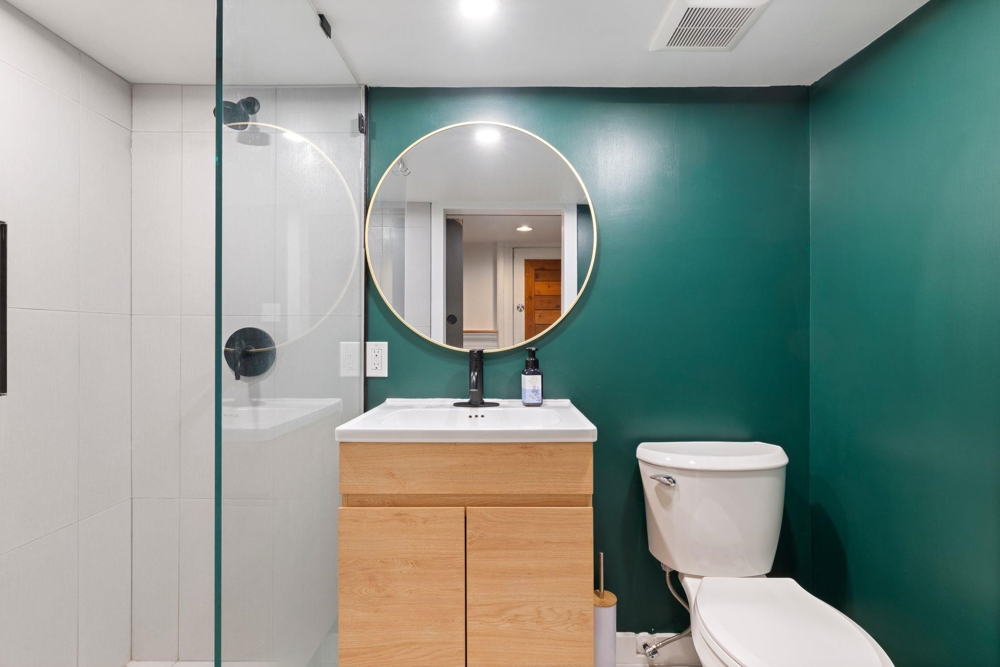 261 4Th Street E, North Vancouver, BC