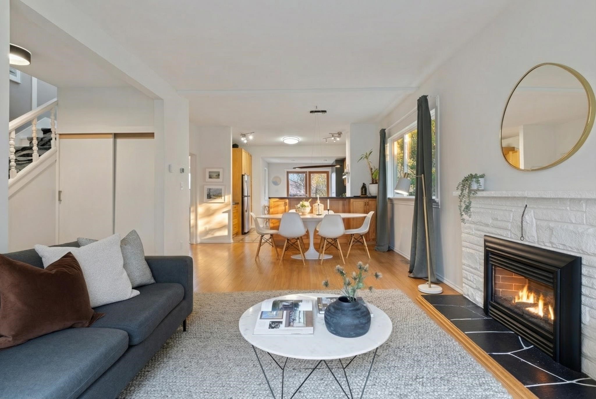 261 4Th Street E, North Vancouver, BC