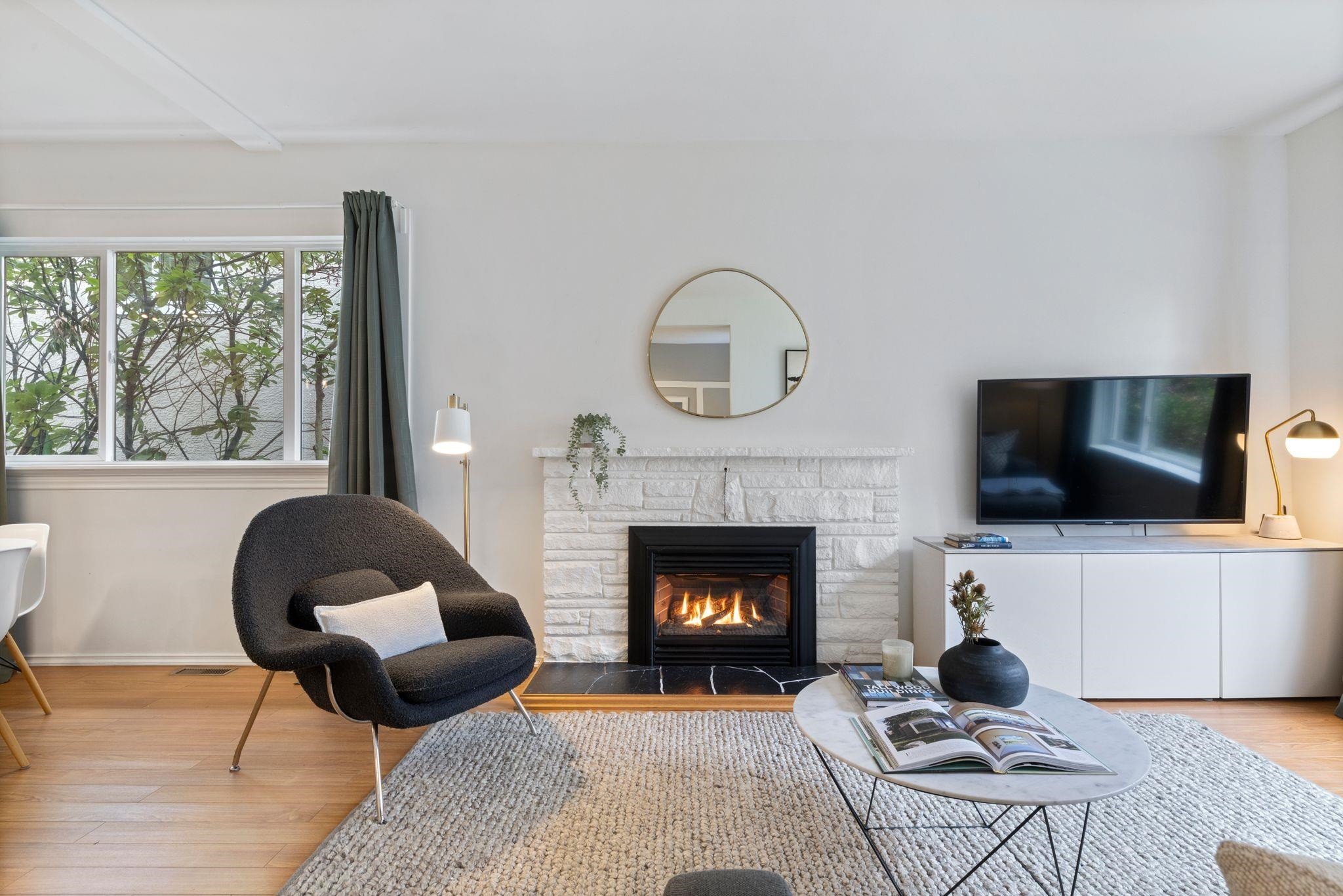 261 4Th Street E, North Vancouver, BC