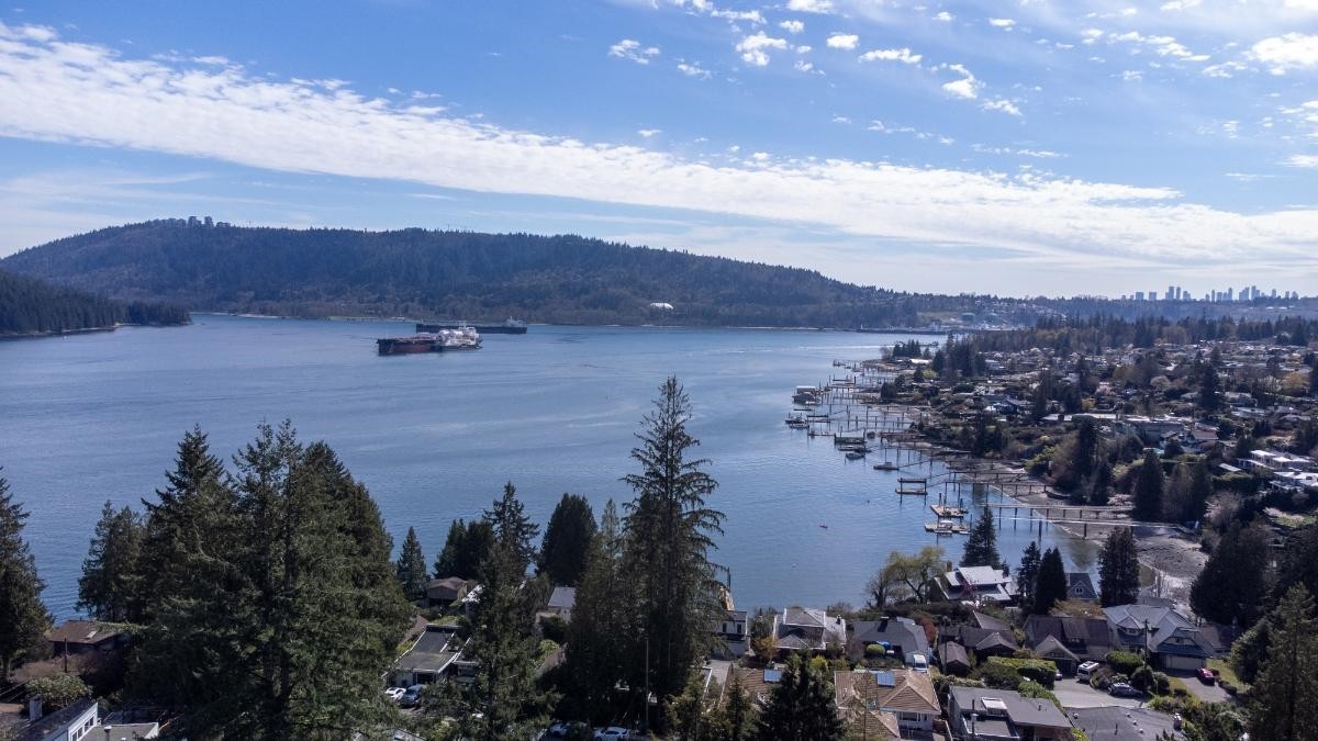 4493 Epps Avenue, North Vancouver, BC