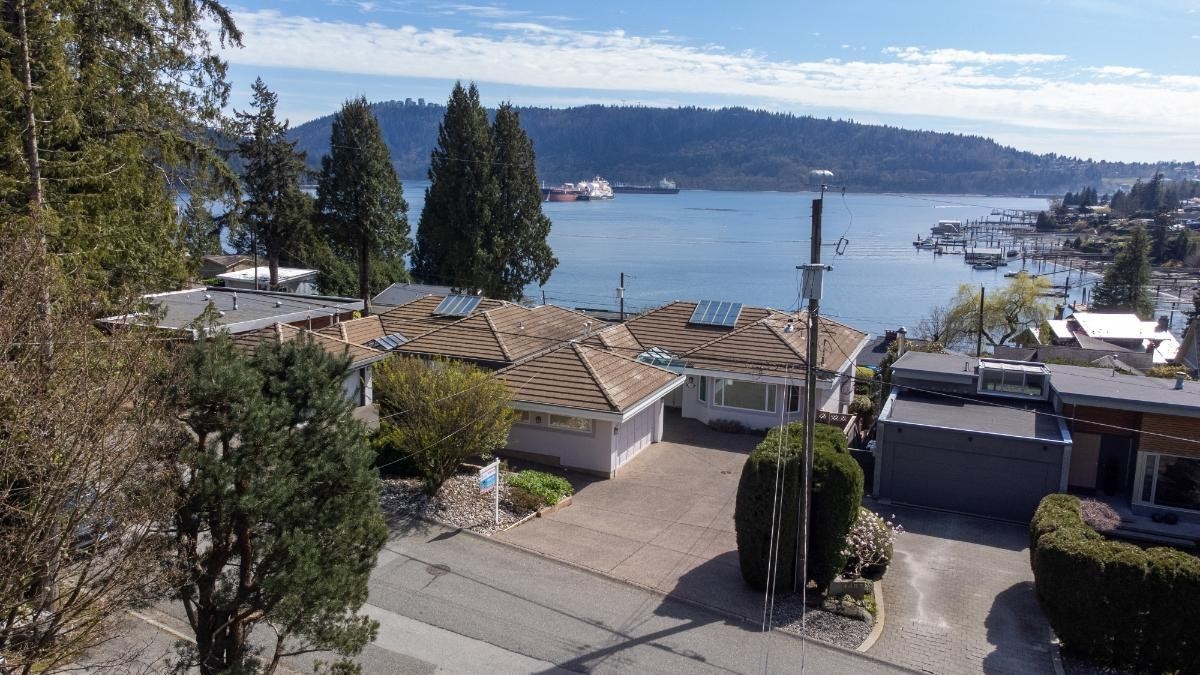 4493 Epps Avenue, North Vancouver, BC