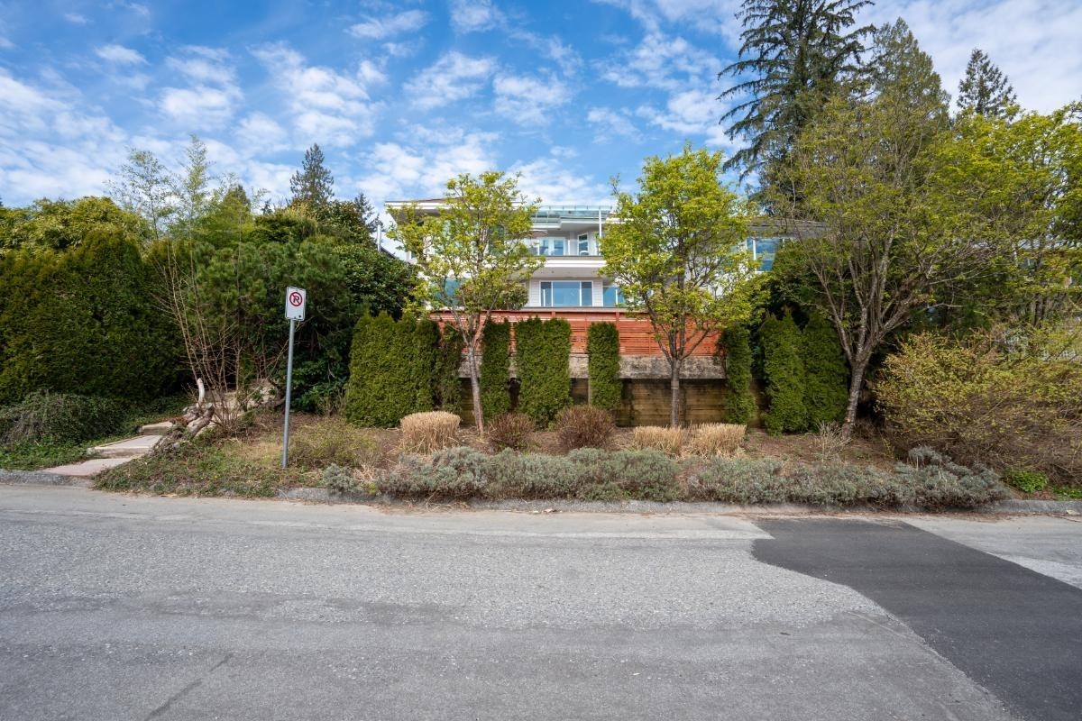 4493 Epps Avenue, North Vancouver, BC
