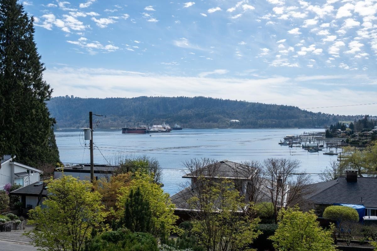 4493 Epps Avenue, North Vancouver, BC