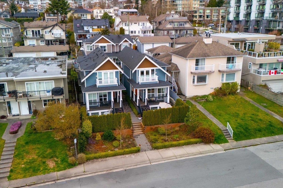210 5Th Street W, North Vancouver, BC