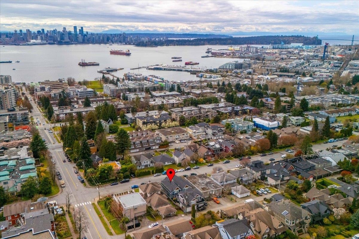 210 5Th Street W, North Vancouver, BC