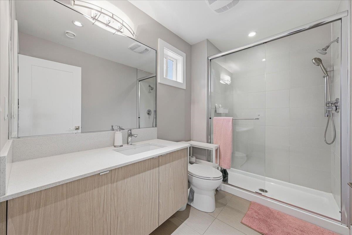 210 5Th Street W, North Vancouver, BC
