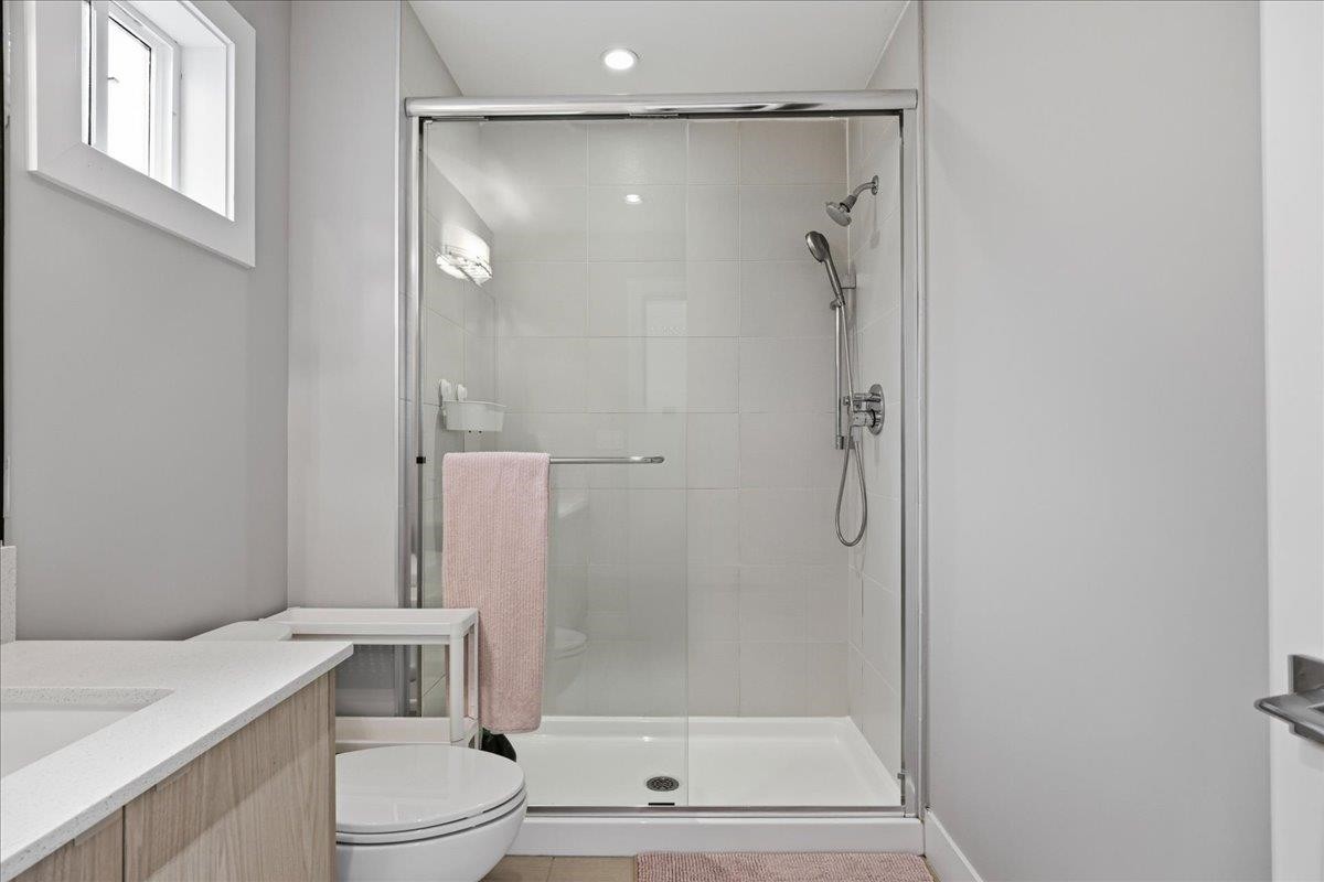 210 5Th Street W, North Vancouver, BC