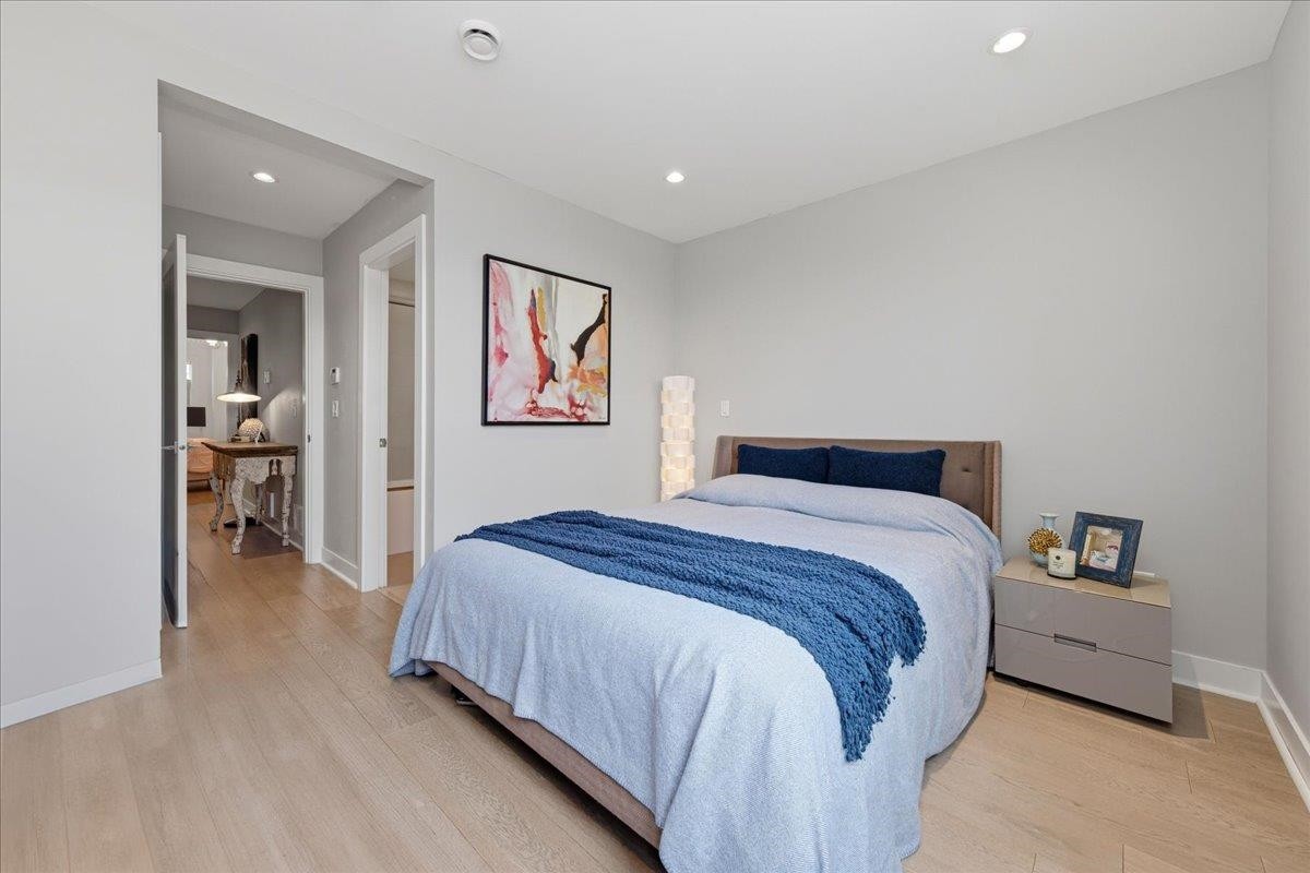 210 5Th Street W, North Vancouver, BC