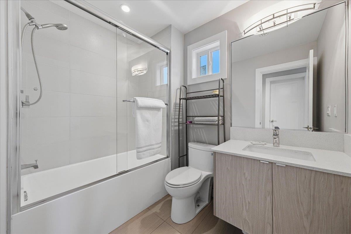 210 5Th Street W, North Vancouver, BC