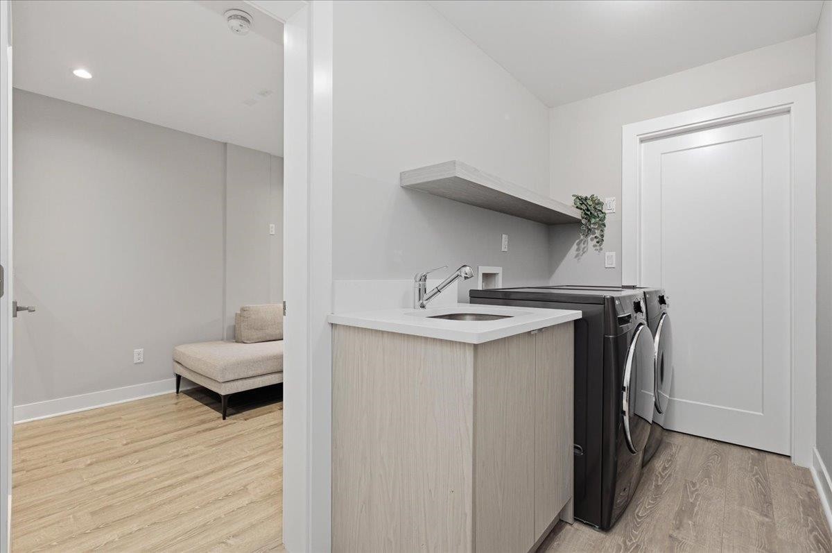 210 5Th Street W, North Vancouver, BC