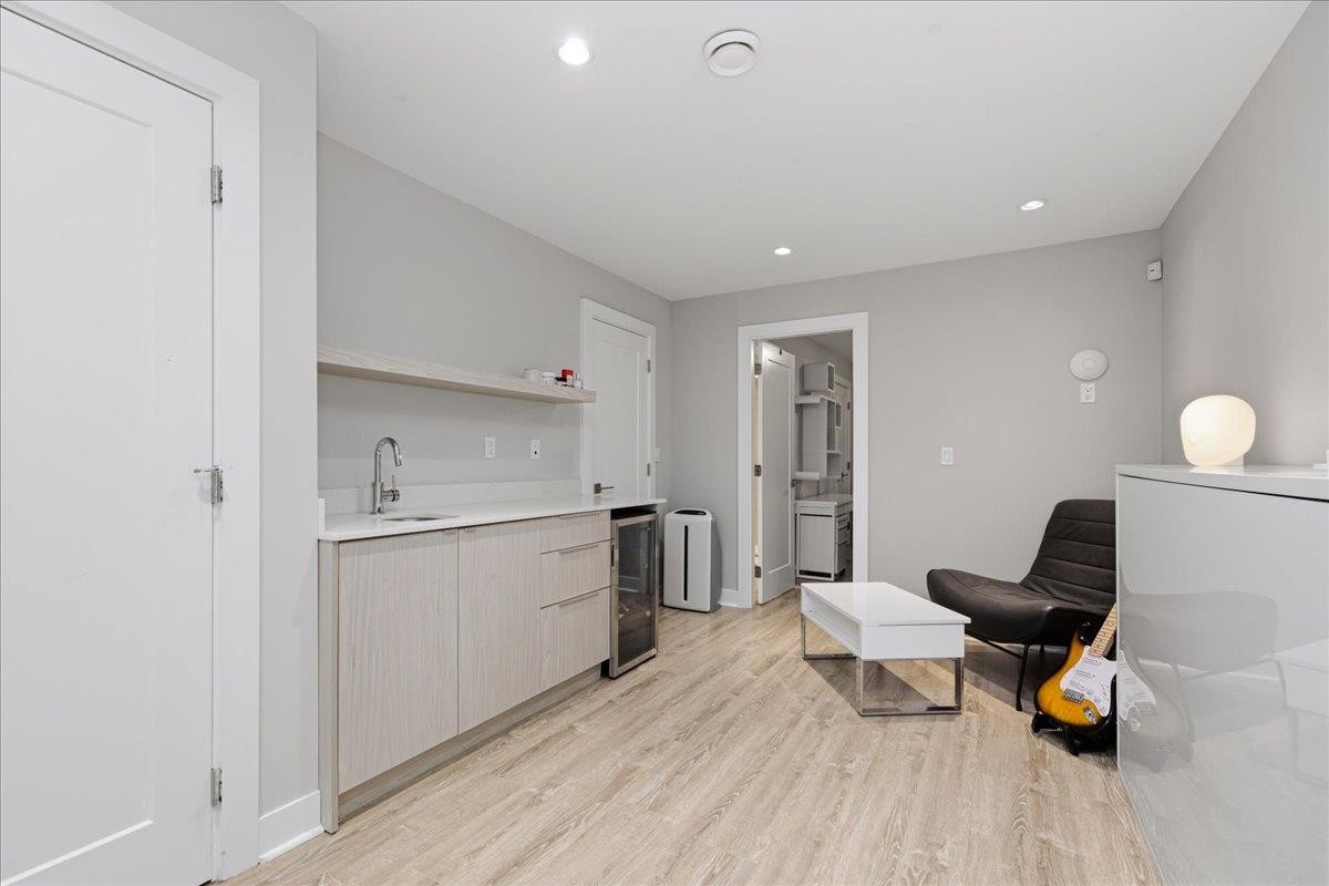 210 5Th Street W, North Vancouver, BC