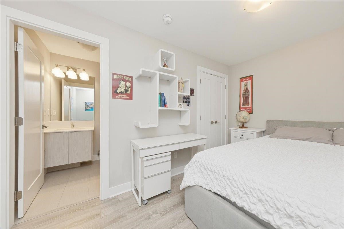 210 5Th Street W, North Vancouver, BC