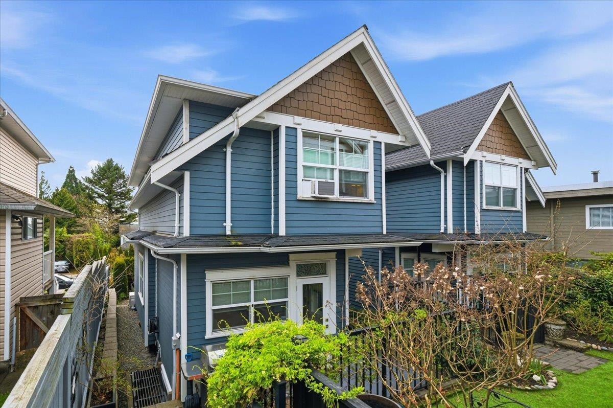 210 5Th Street W, North Vancouver, BC