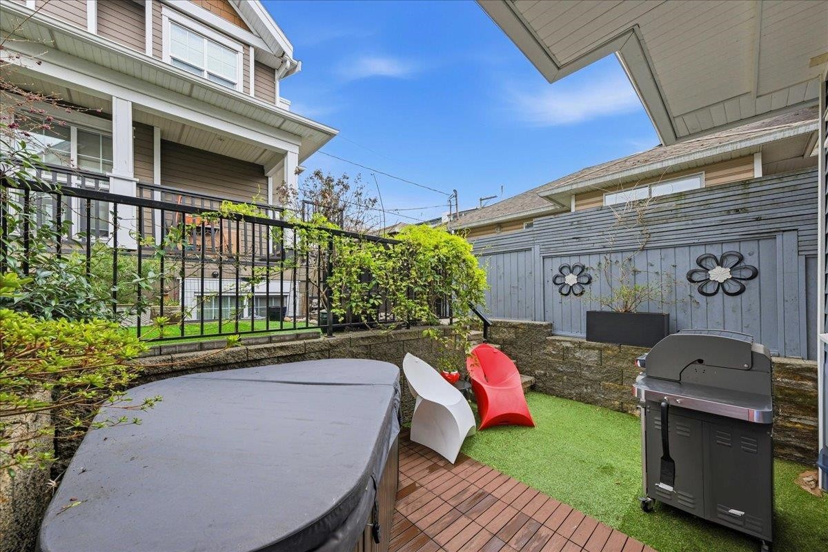 210 5Th Street W, North Vancouver, BC