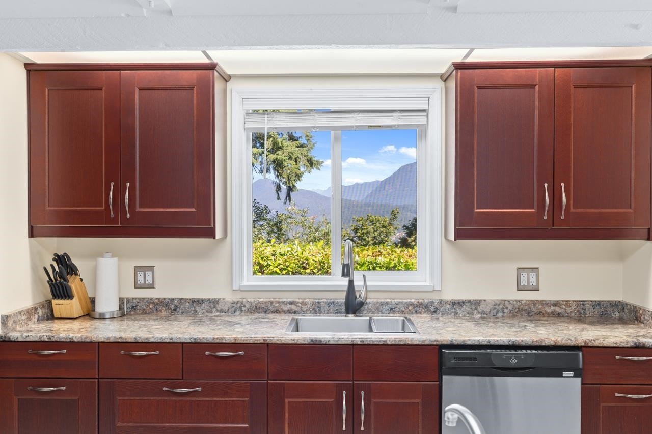 986 Porter Street, Coquitlam, BC