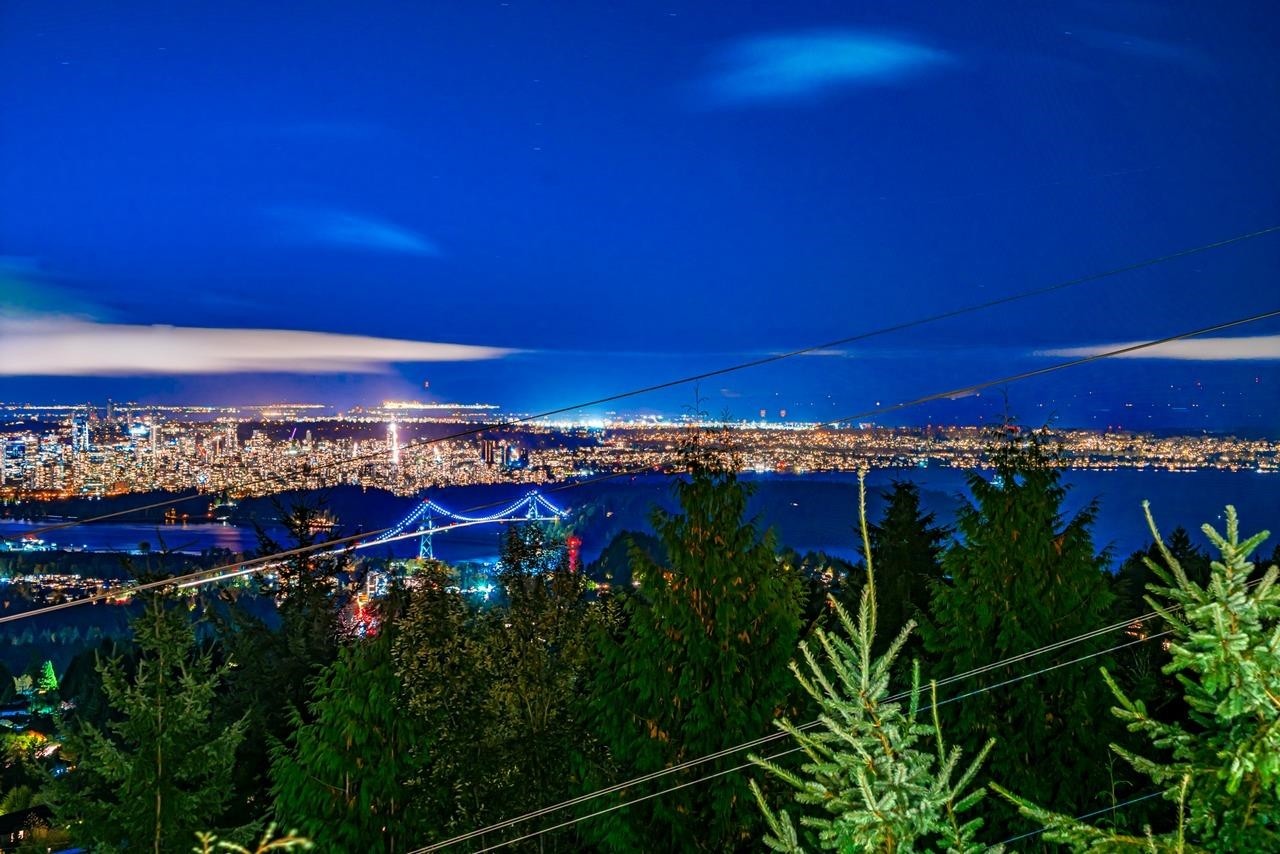 592 Craigmohr Drive, West Vancouver, BC
