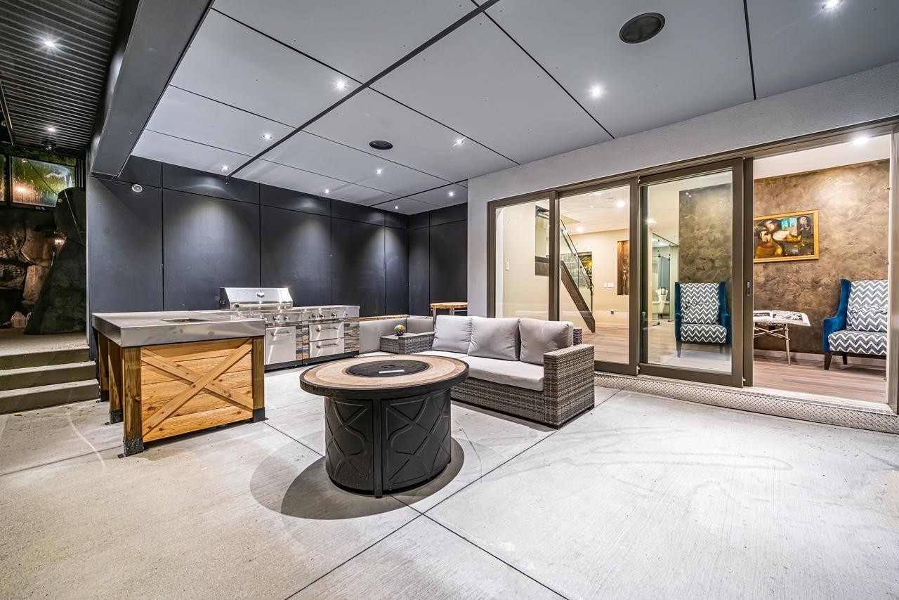 592 Craigmohr Drive, West Vancouver, BC