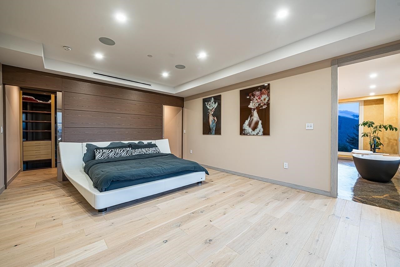 592 Craigmohr Drive, West Vancouver, BC