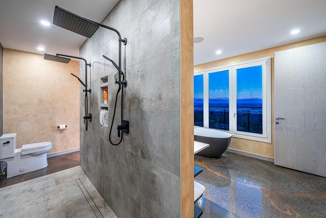 592 Craigmohr Drive, West Vancouver, BC