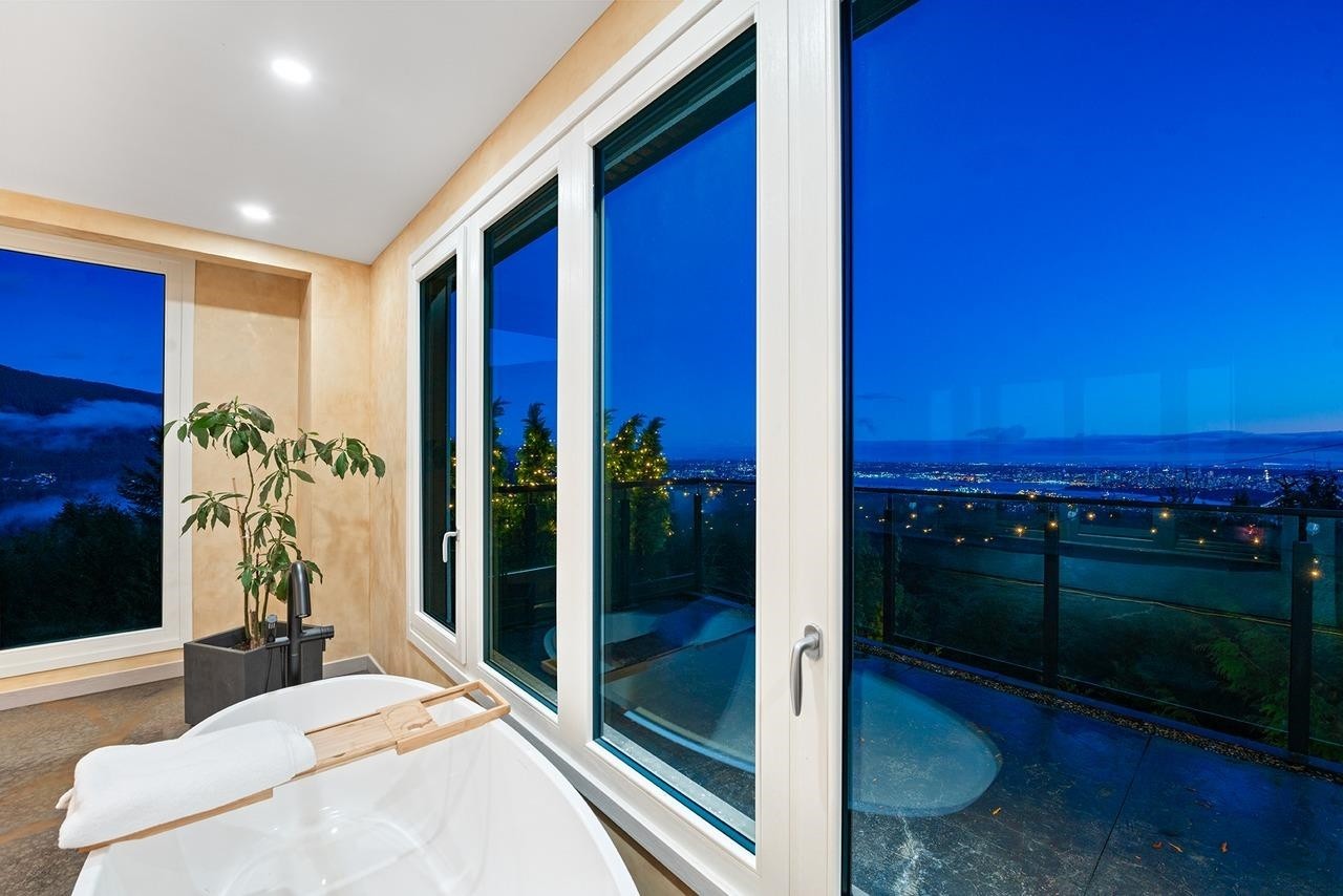 592 Craigmohr Drive, West Vancouver, BC