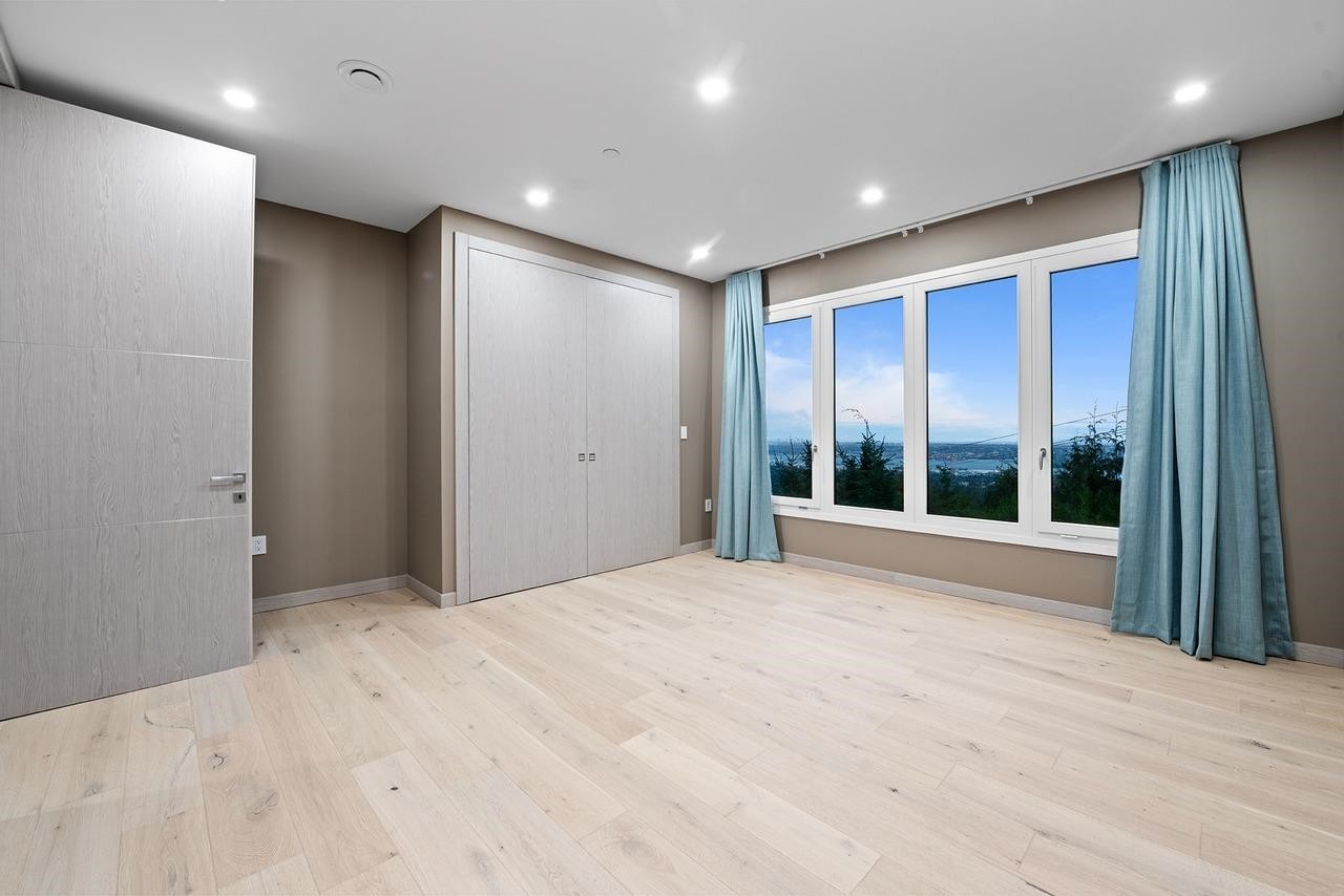 592 Craigmohr Drive, West Vancouver, BC