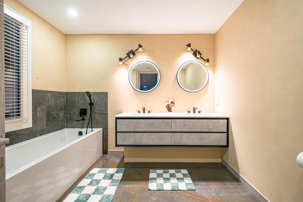 592 Craigmohr Drive, West Vancouver, BC